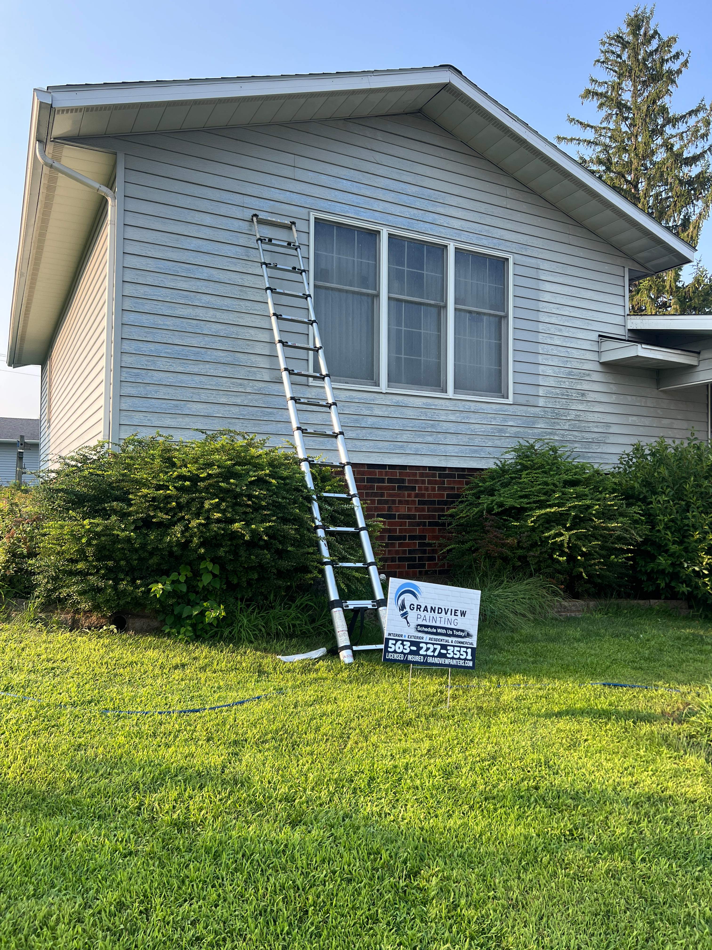 Aluminum Siding Repaint by Grandview Painting