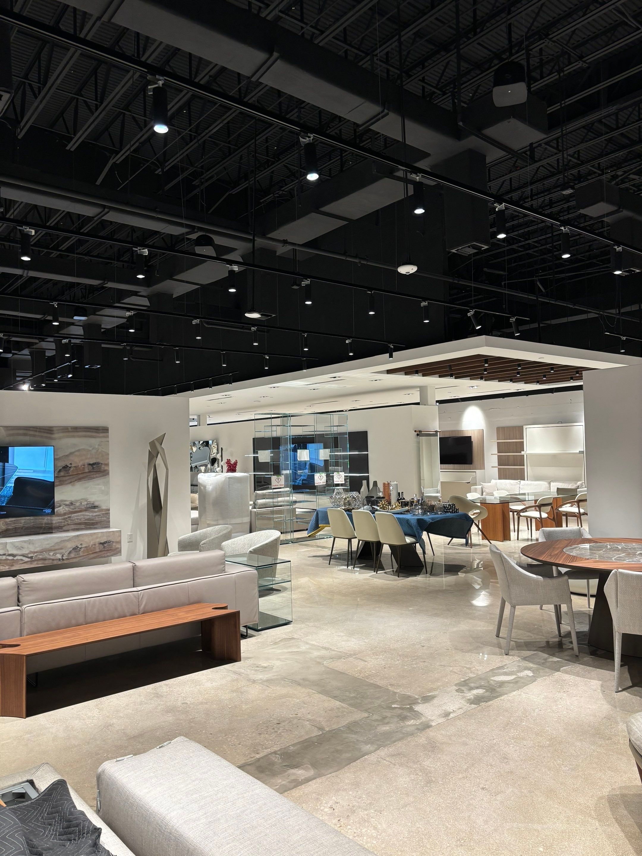Aventura Comercial by The Goat Contractor ( Giampri Corp)
