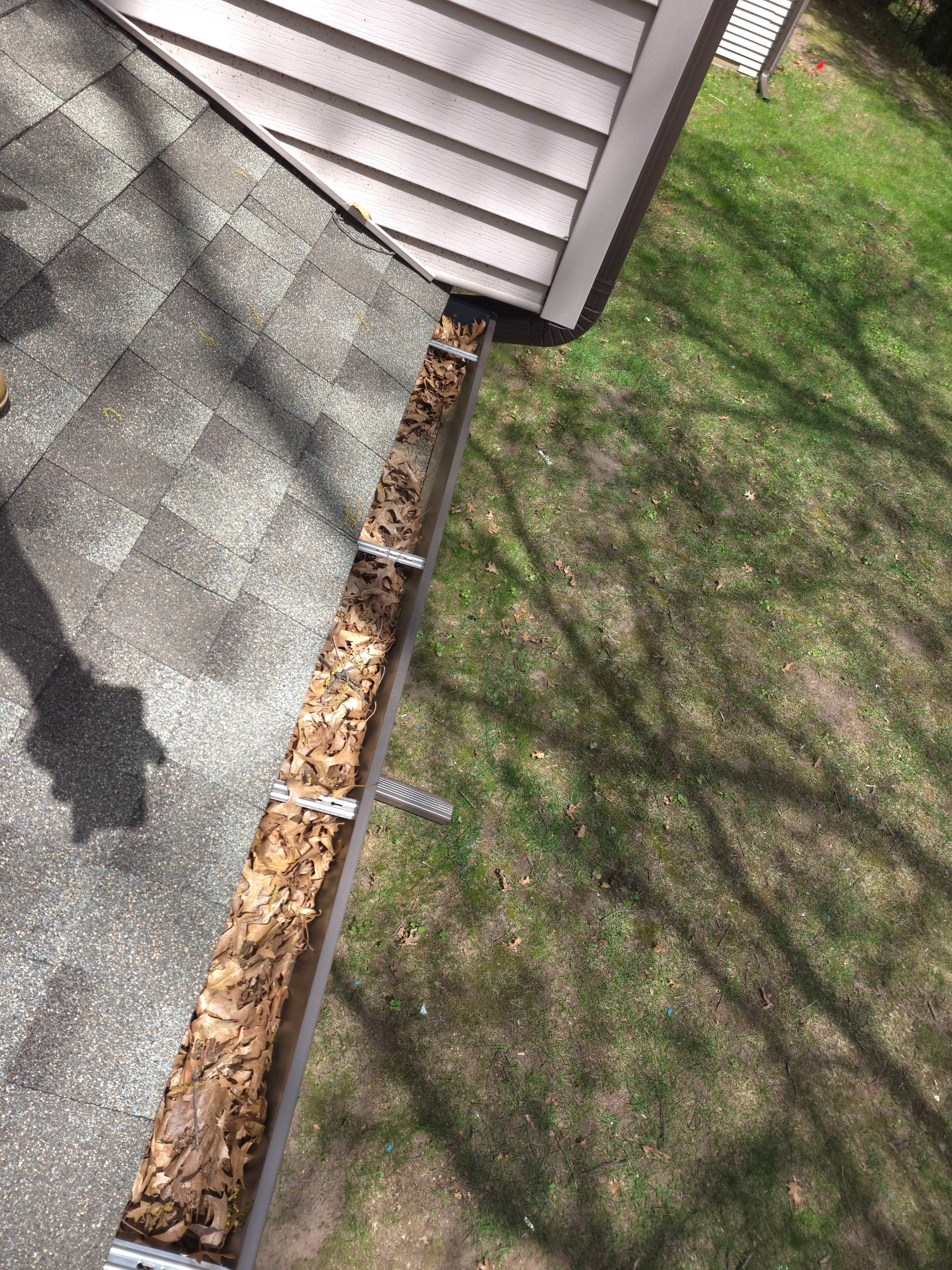 HOA gutter cleaning before photo.