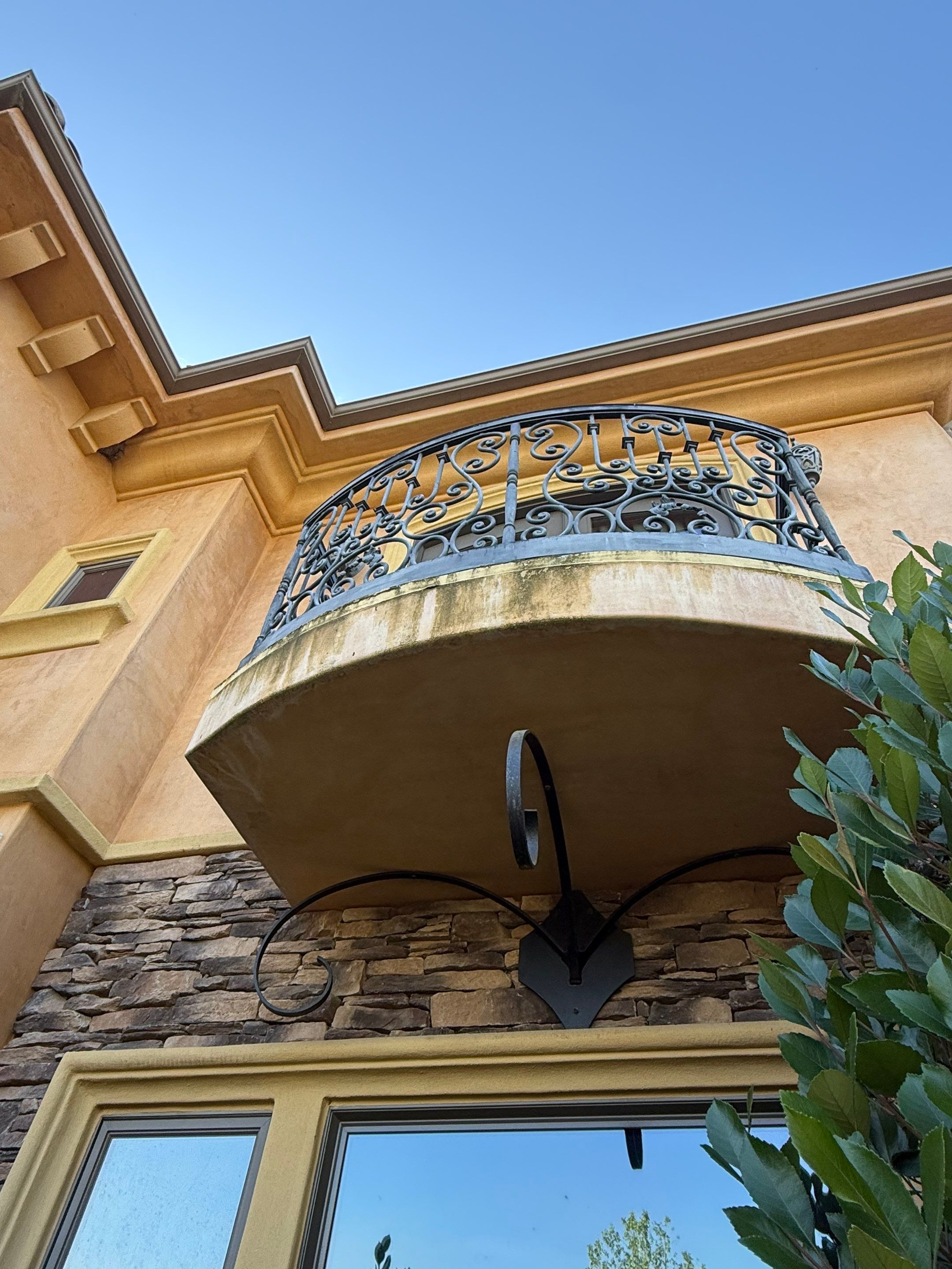 Mansion Exterior Pressure Washing by Pirate Pete’s Power Washing
