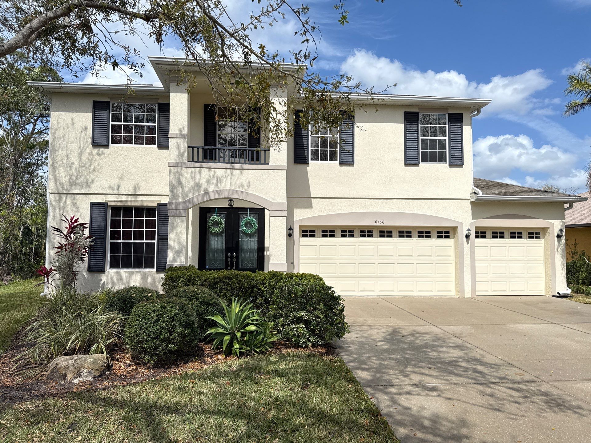 Barrington Ridge 2-Story House & Driveway Cleaning – Before & After Transformation! by Sunshine AquaWash