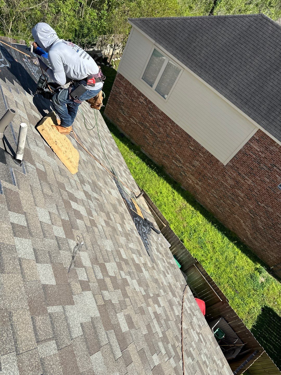 Residential Roofing Installation using Owen's Corning Duration (Lifetime) Shingles by Roof Repair Company