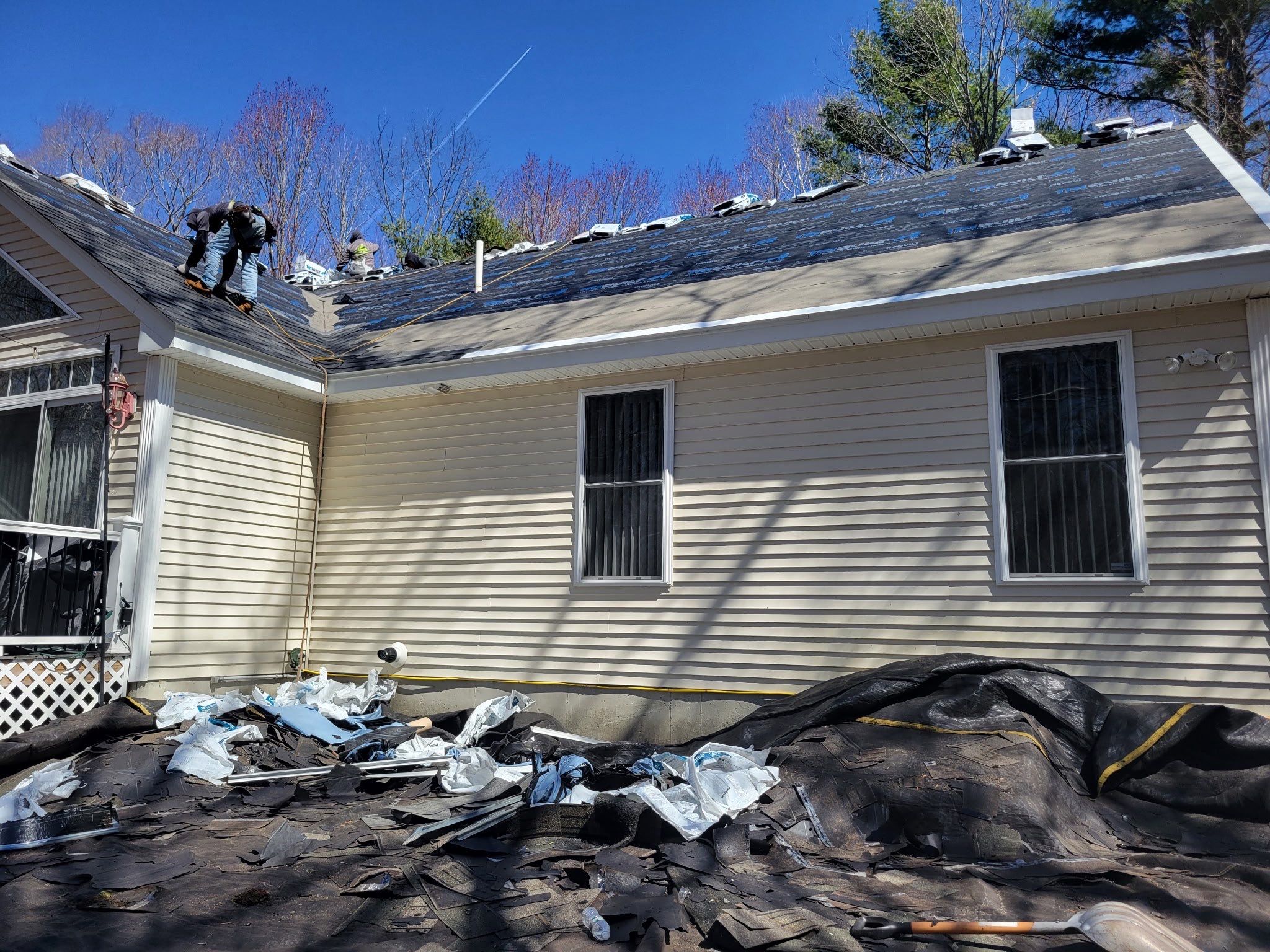 Vinyl Siding and Asphalt Roofing Replacement in Deerfield by Tall pine roofing