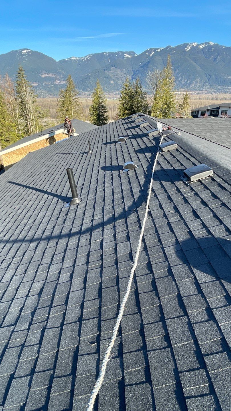 Residential Roofing Installation using OC Oakridge shingles by Top Notch Roofing Inc