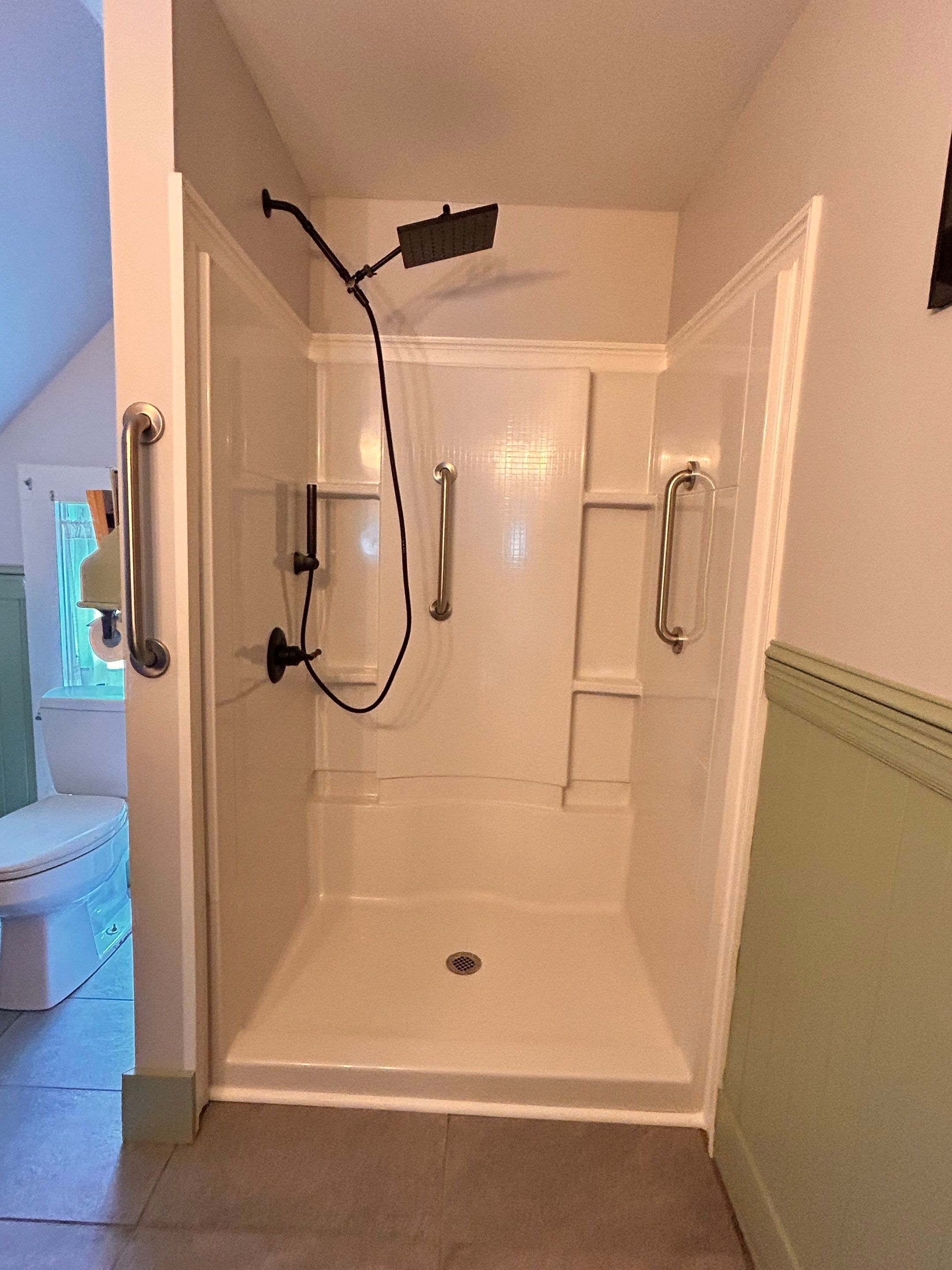 Shower using Alumax Shower by Cheshire Glass Company