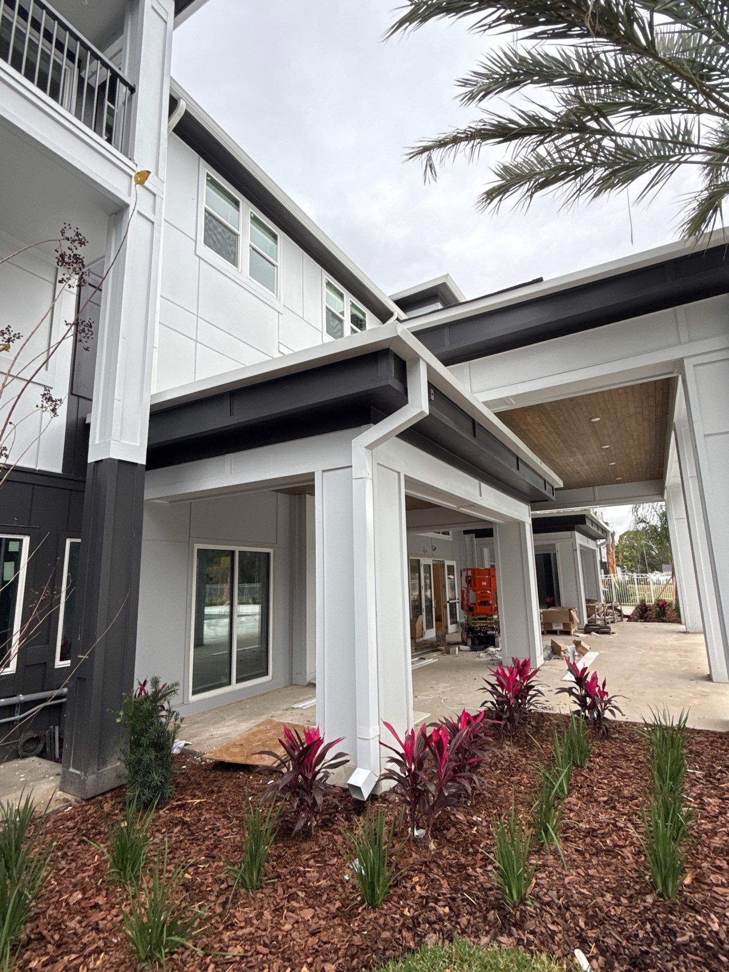 7-Inch Seamless Gutters for Large Roofs in Daytona Beach FL by Gutter Professors