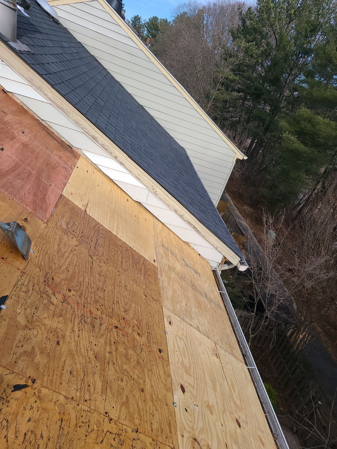 Burke CertainTeed Landmark Pro Roof in Max Def Espresso by RM Banning, Inc.