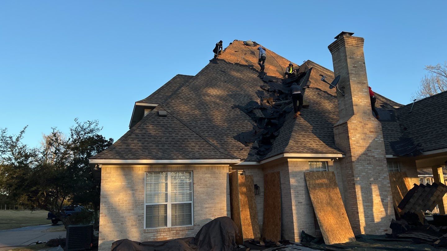 Landmark Moire Black by First Out Roofing 