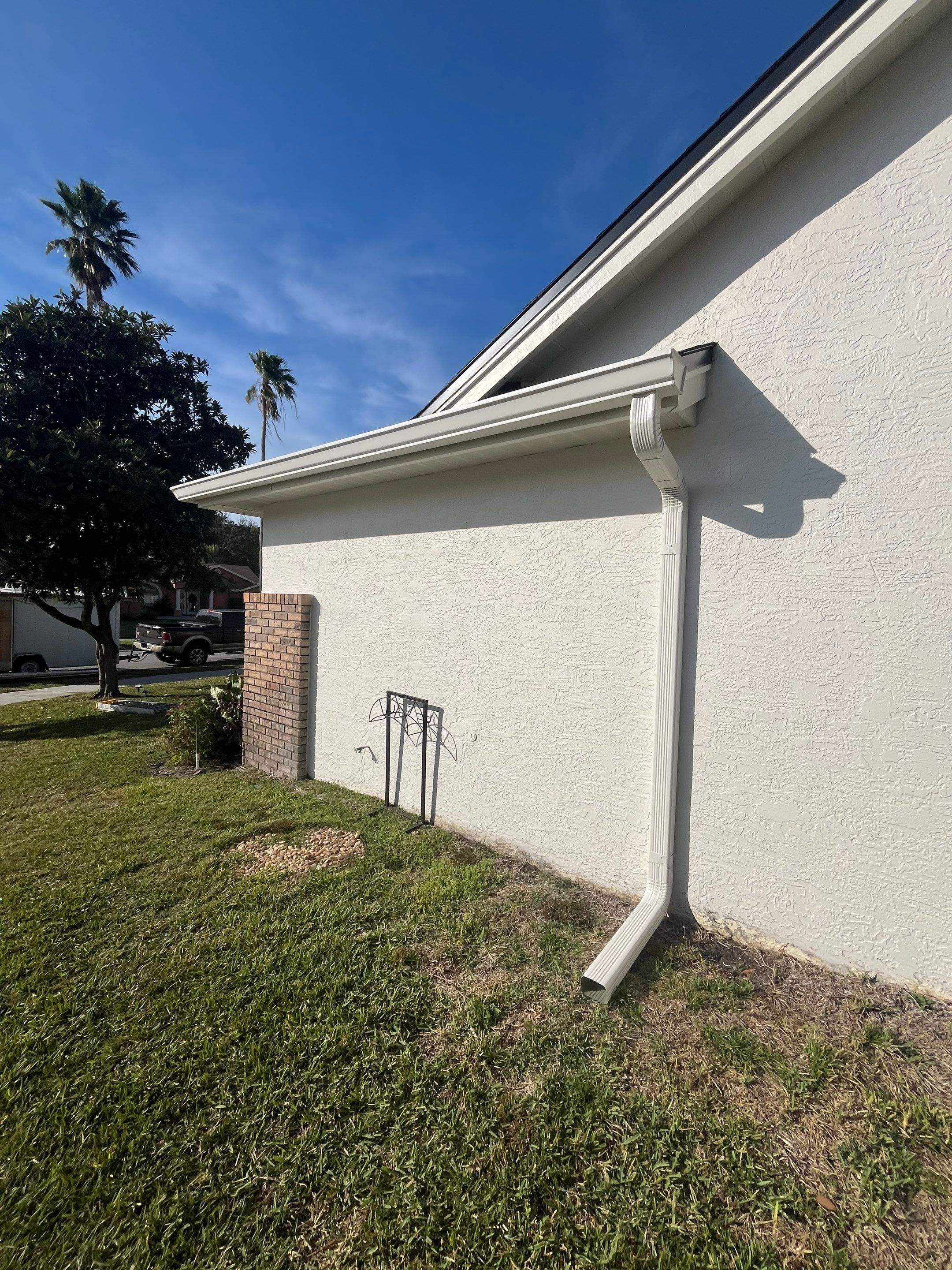 6 Inch Seamless Gutters using K-Style Seamless Gutters in Palm Harbor FL by Gutter Professors