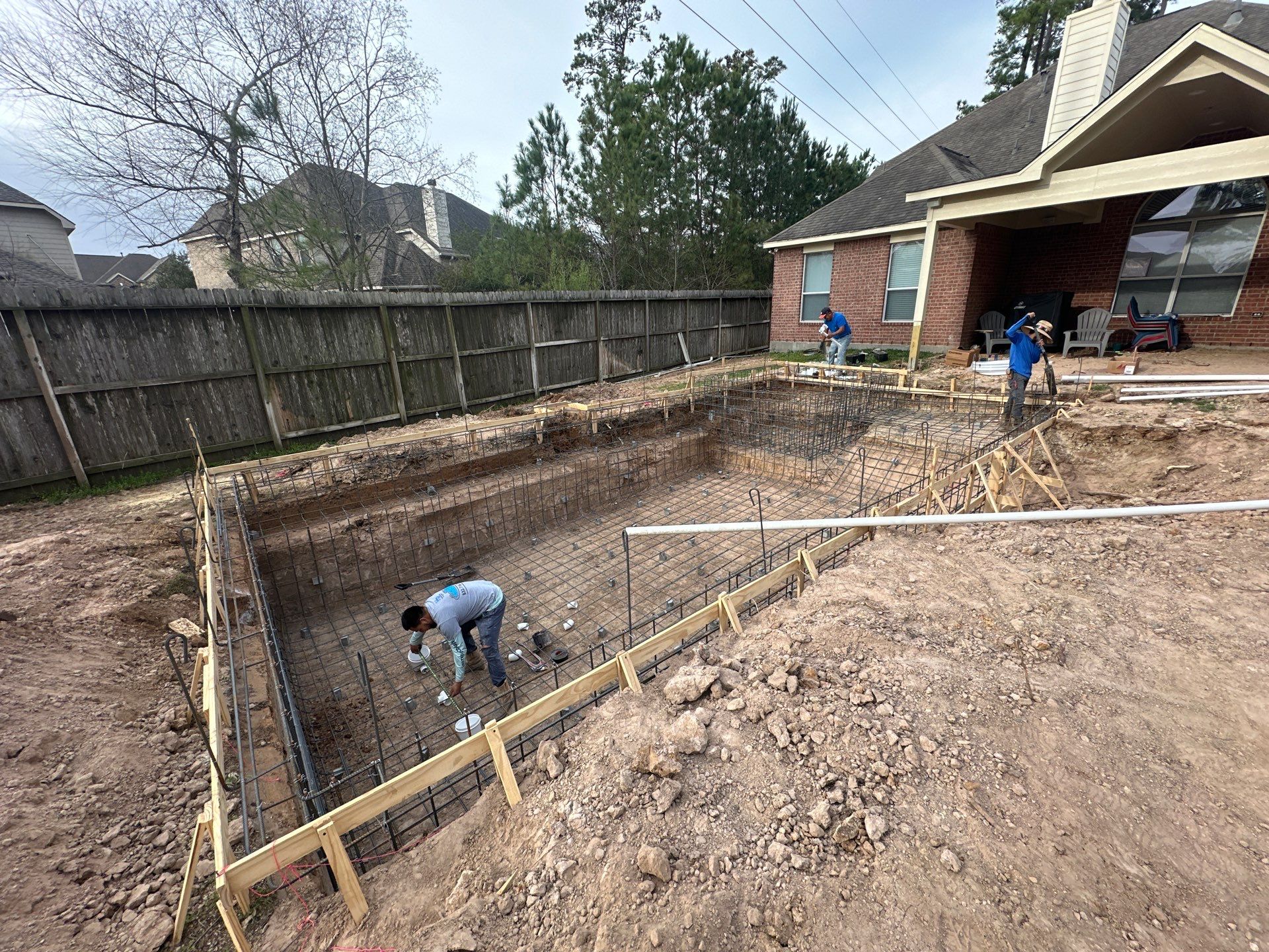 Pool, Patio Cover and Summer Kitchen in Creekside by SophAlx LLC