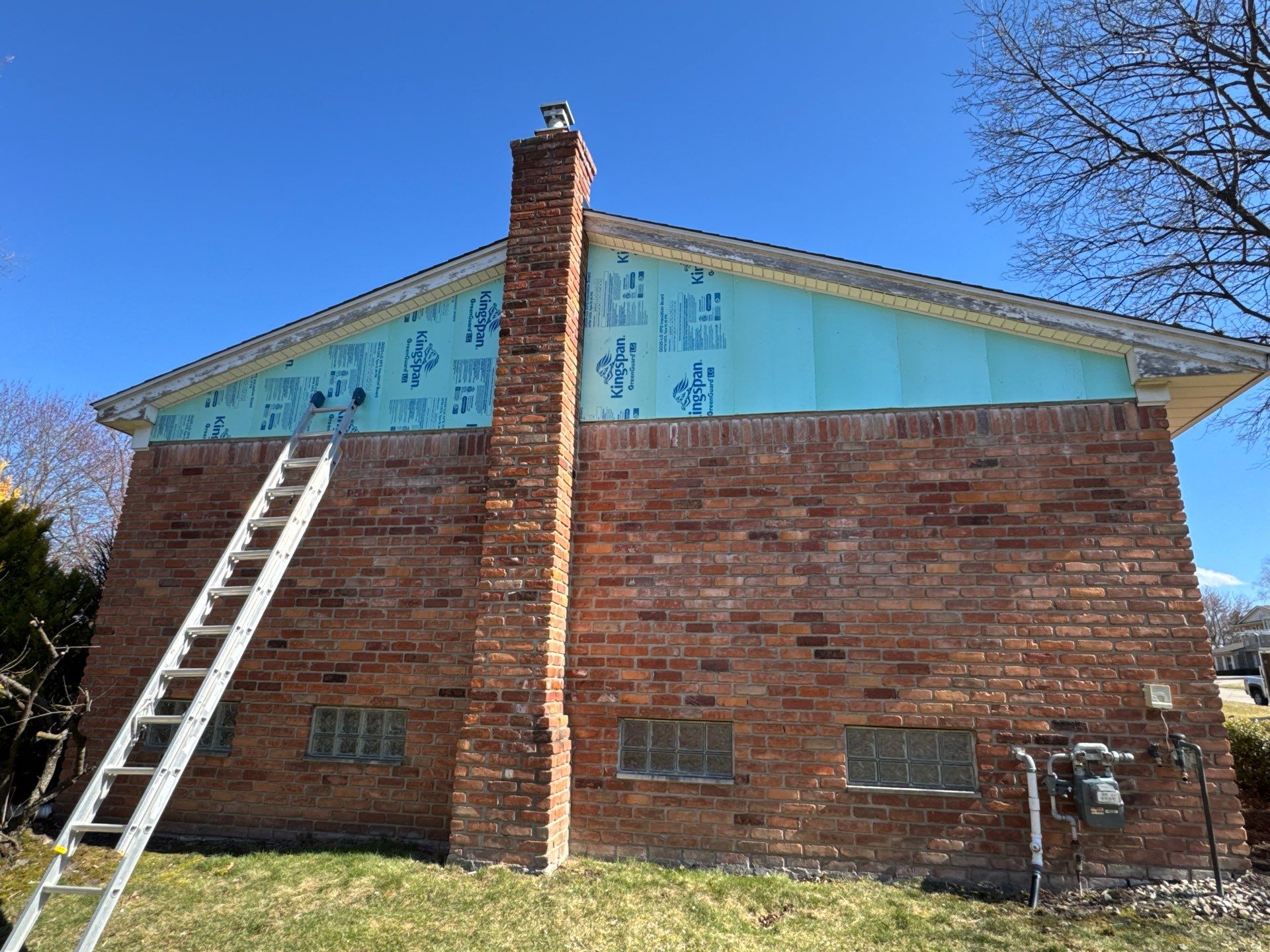 Siding Replacement using Alside Charcoal Smoke and Roof Replacement using Owens Corning Peppercorn by 180 Contractors