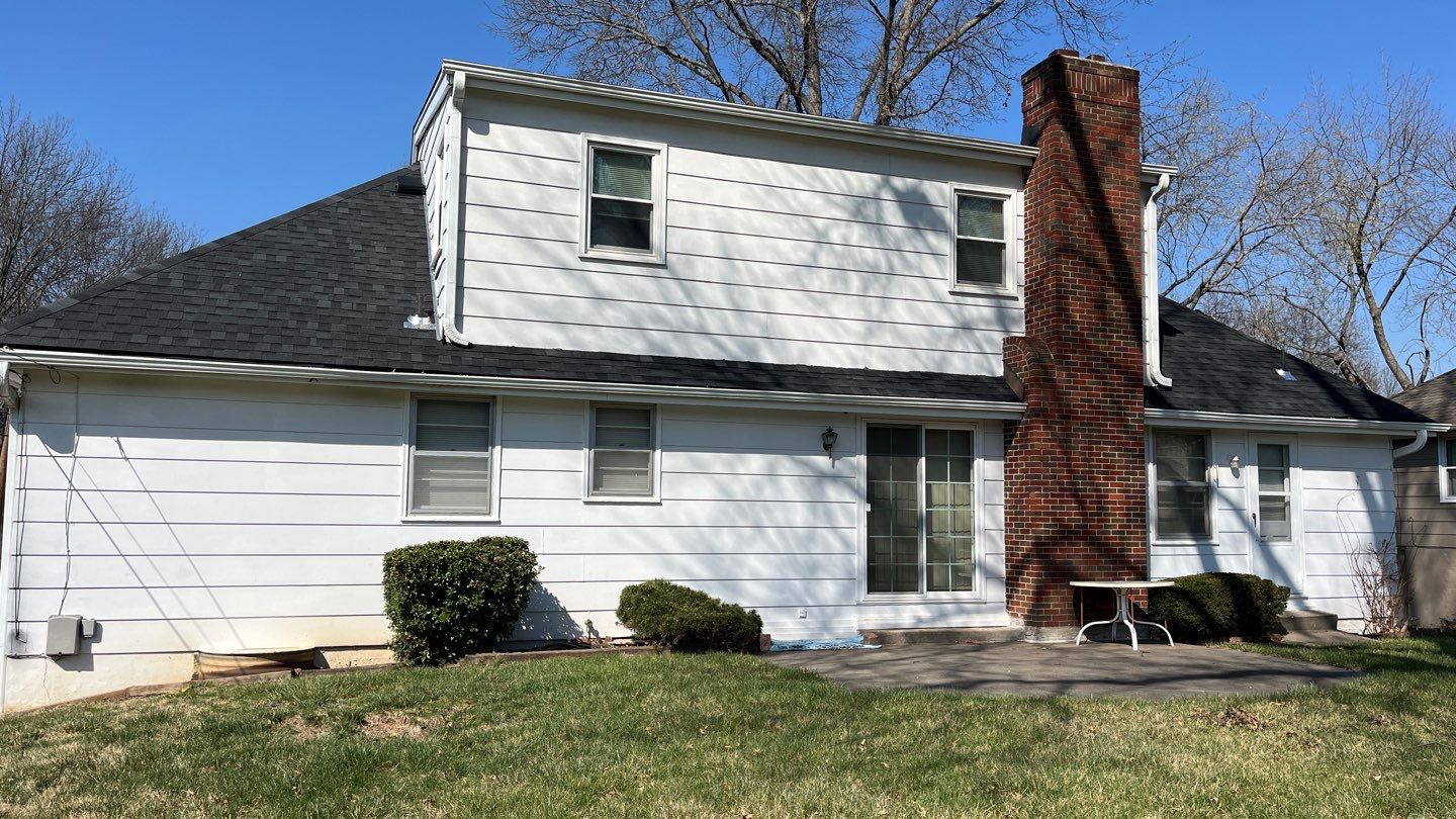 Siding Installation using White Market Square by EEC Windows, Siding & Roofing