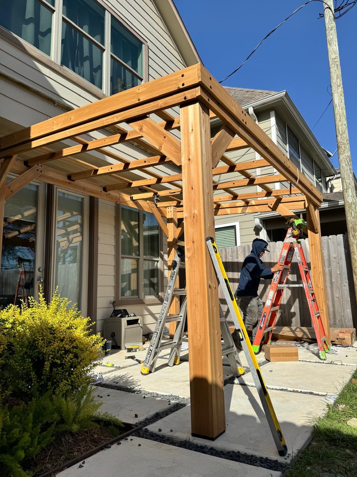 Backyard Upgrade: Professional Pergola Installation for Jennifer! ☀️🍹 by Texas Urban Elements