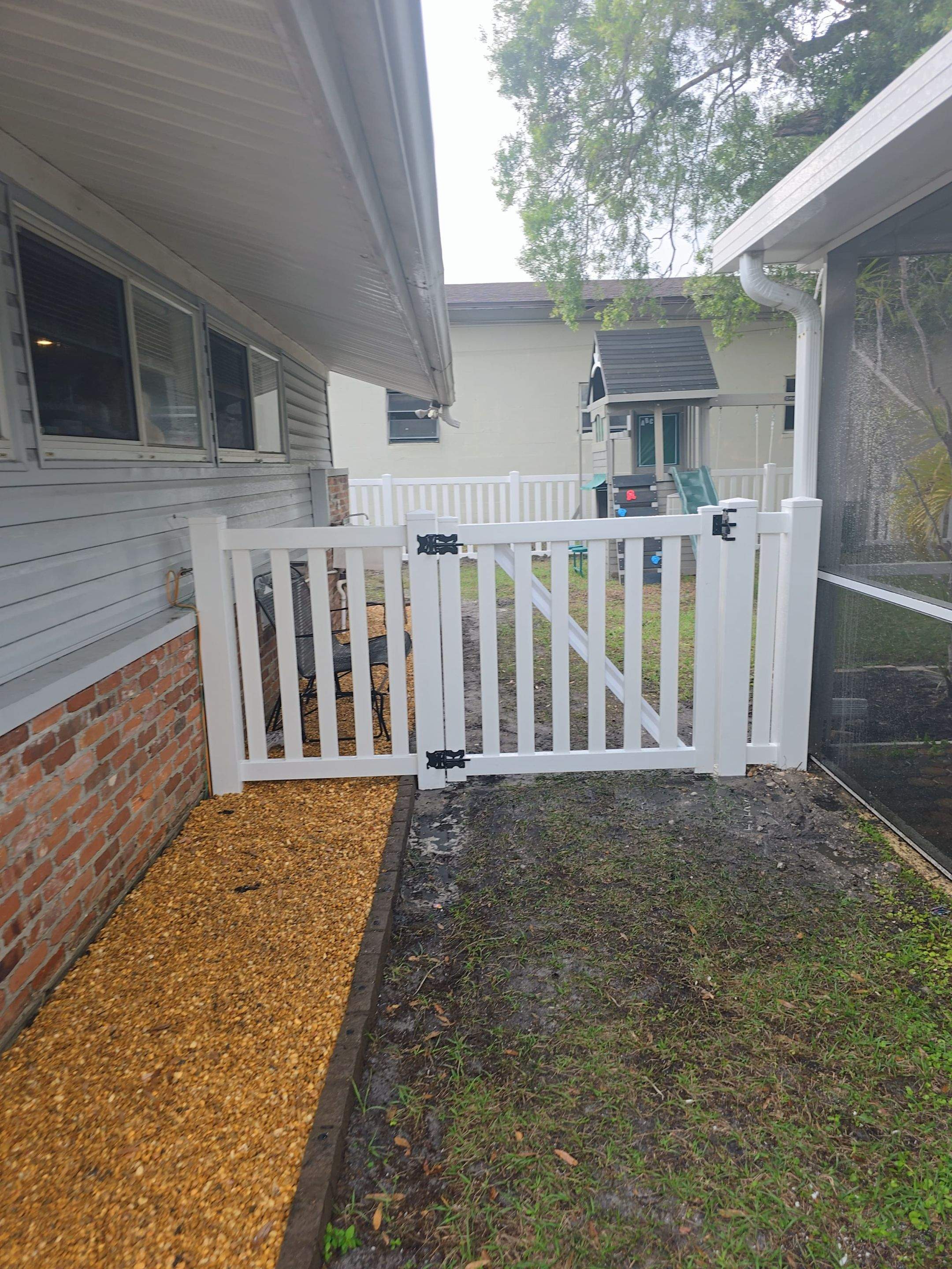 Vinyl Fence for Valerie's House by True Fence LLC