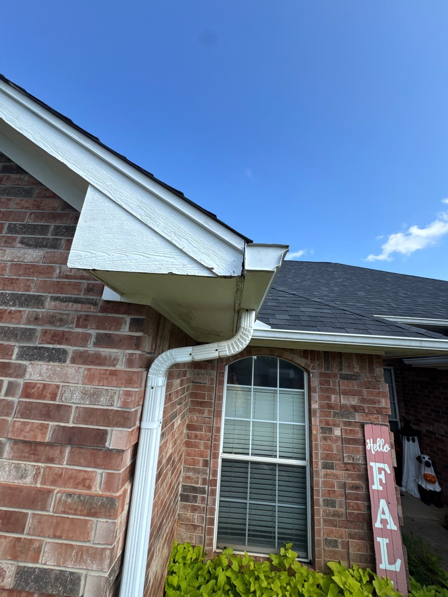Refreshing the Exterior Paint in Whitehouse, TX by Quality Coats Painting