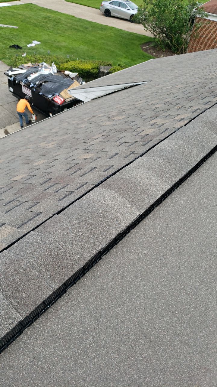 ATLAS PINNACLE COLOR: WEATHERED SHADOW DRIP EDGE: WHITE by Eagle Eye Roofing