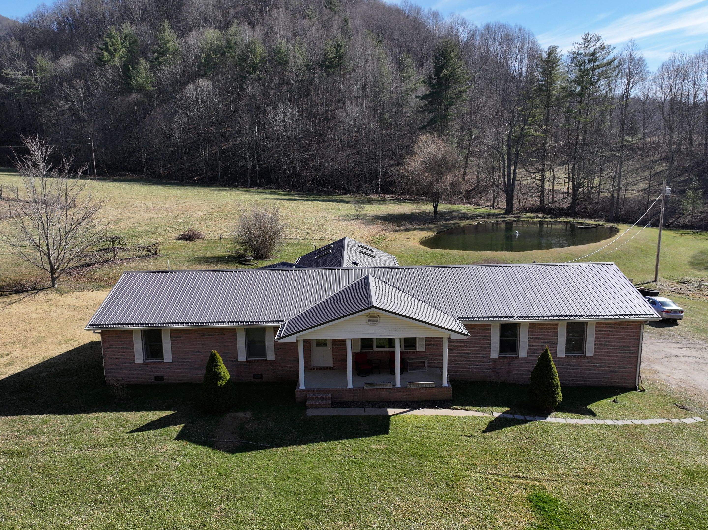 Woodard Residence by Omnia Roofing