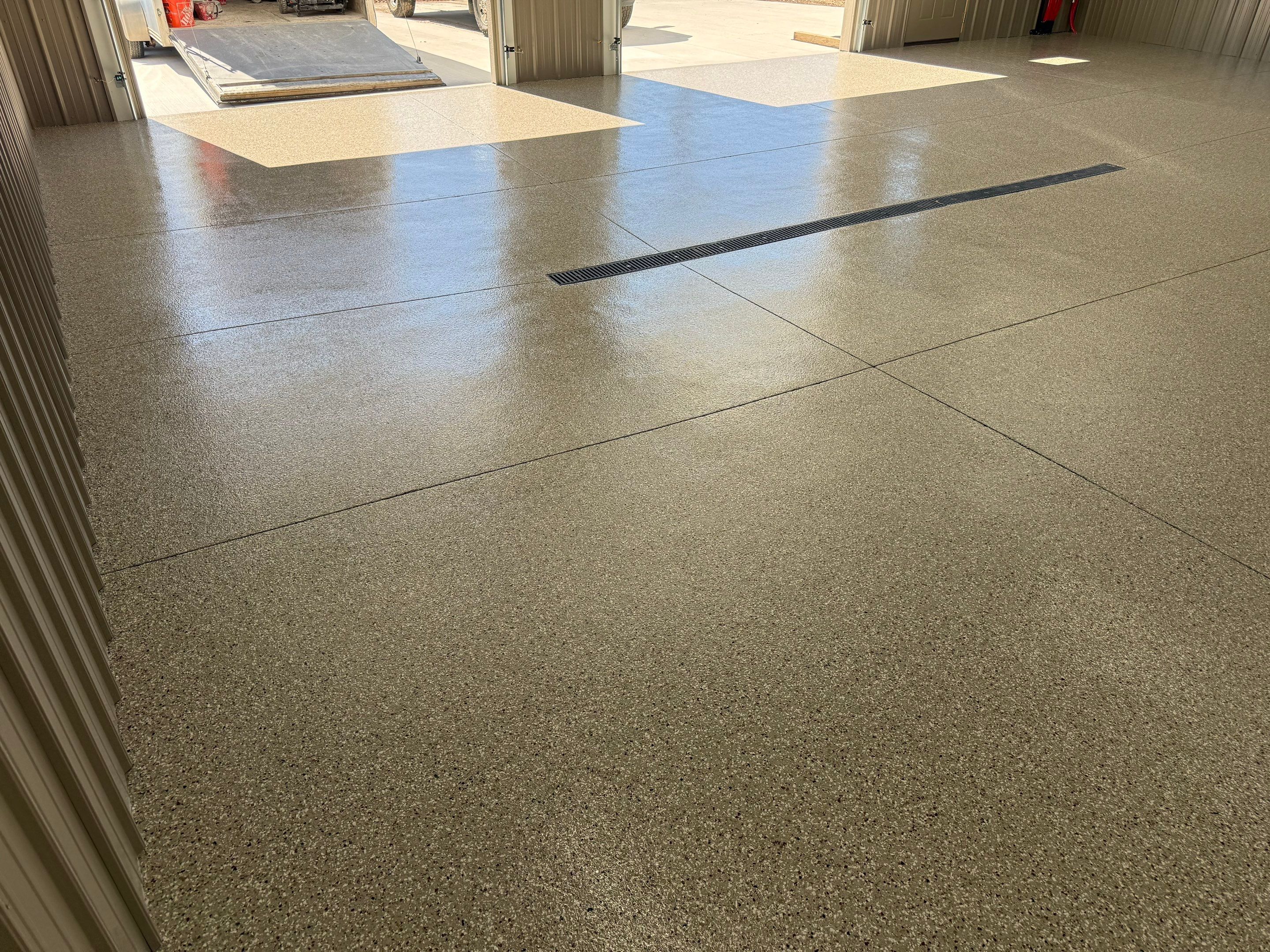 Creekbed Flake Coating in Woonsocket, SD by Select Painting, Coatings & Garage Cabinets