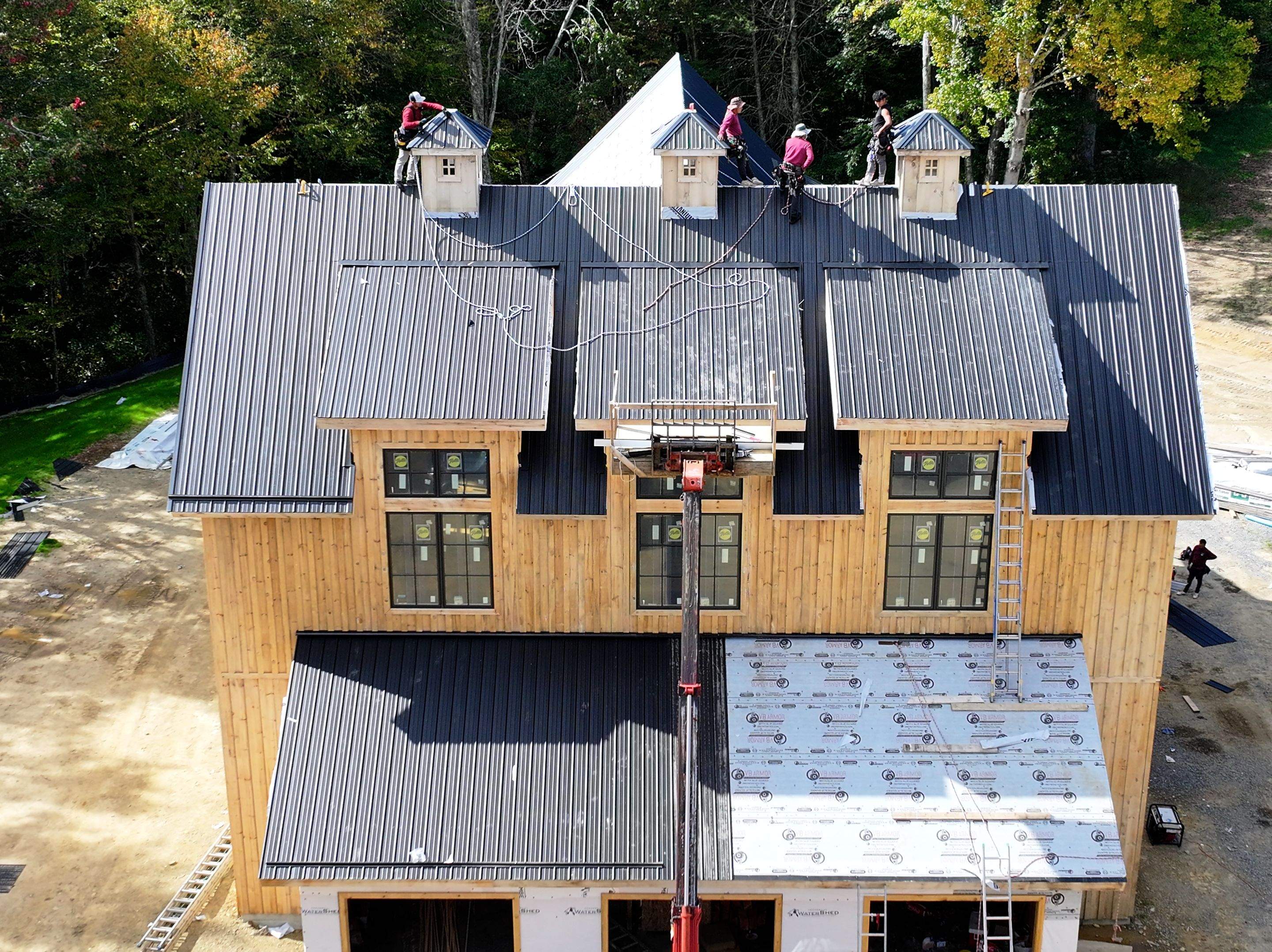 Barn Style House by Omnia Roofing