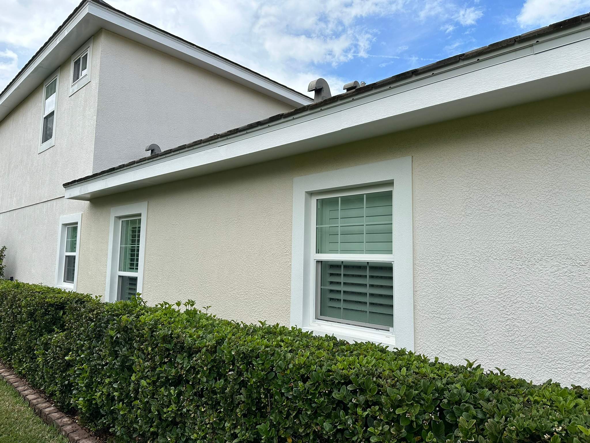 House Wash & Pool Screen Enclosure Cleaning in Winding River Community, Bradenton, FL | Sunshine AquaWash by Sunshine AquaWash