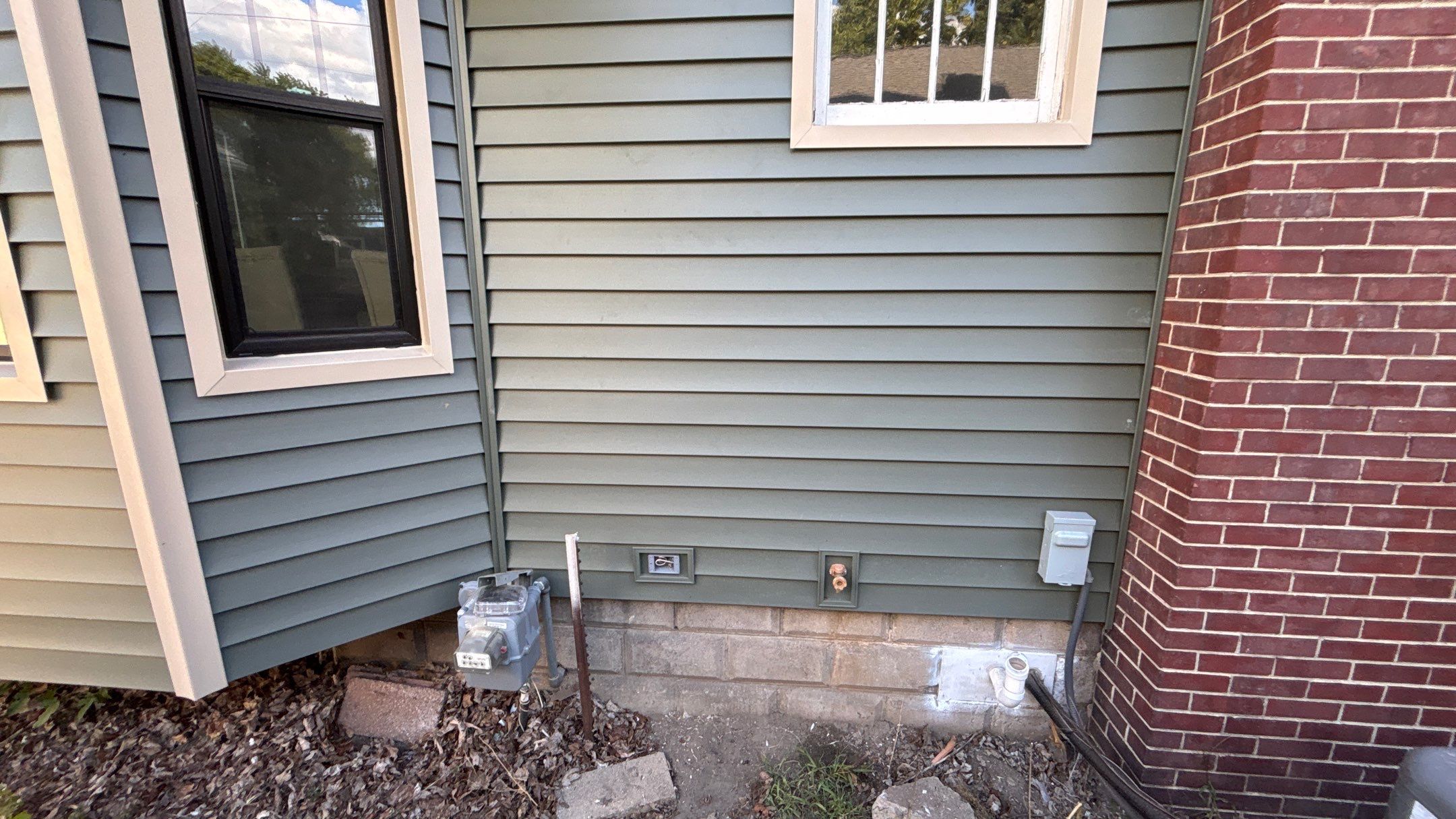 Siding Replacement using Alside Charter Oak D4.5" Deep Moss by 180 Contractors