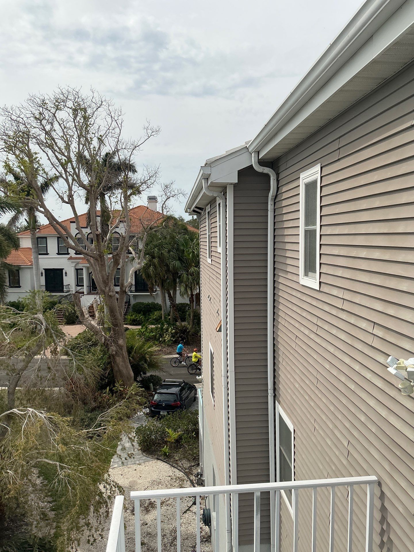 Assessment of the Condition of Gutters and Soffit and Fascia in Siesta Key FL by Gutter Professors