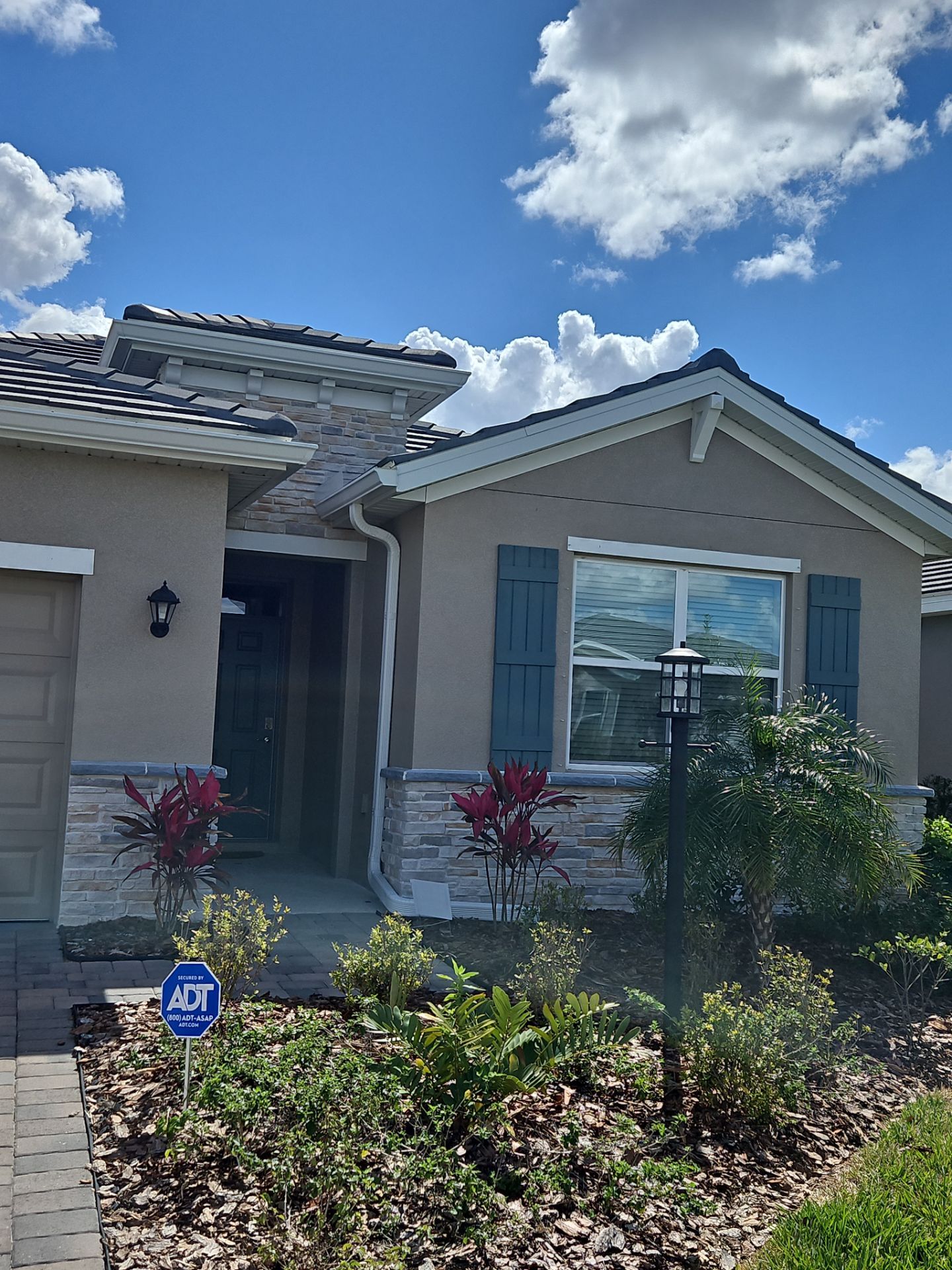6 Inch Seamless Gutters using 6 Inch Seamless Gutters in Lakewood Ranch FL by Gutter Professors
