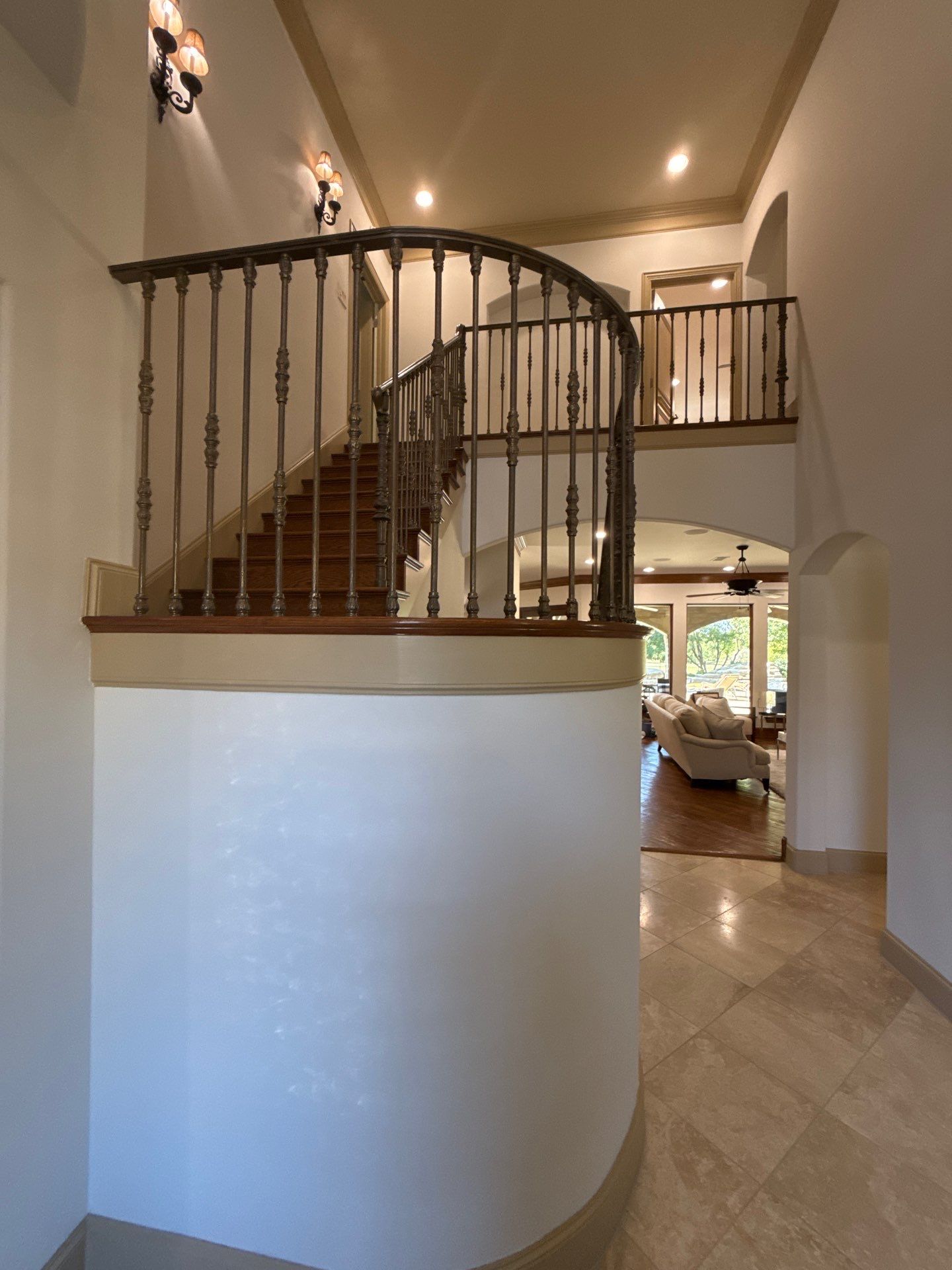 Luxury Remodel in Castle Hills by HOMES BY JAR