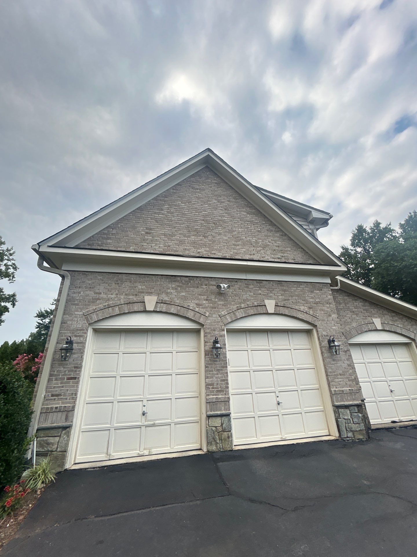 Great Falls : residential Roof with CertainTeed Landmark Pro in Max Def Moire Black  by RM Banning, Inc.