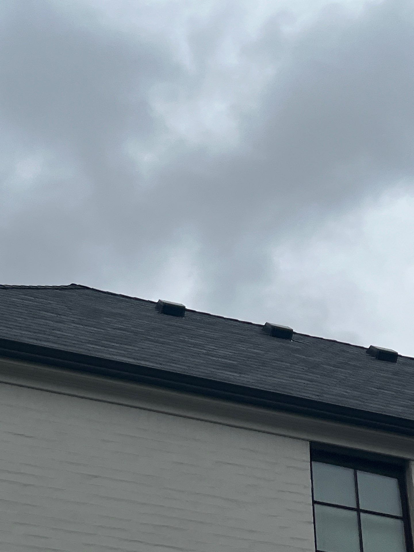 White brick with GAF Slateline English Grey by Tejas Roofworks + Restoration