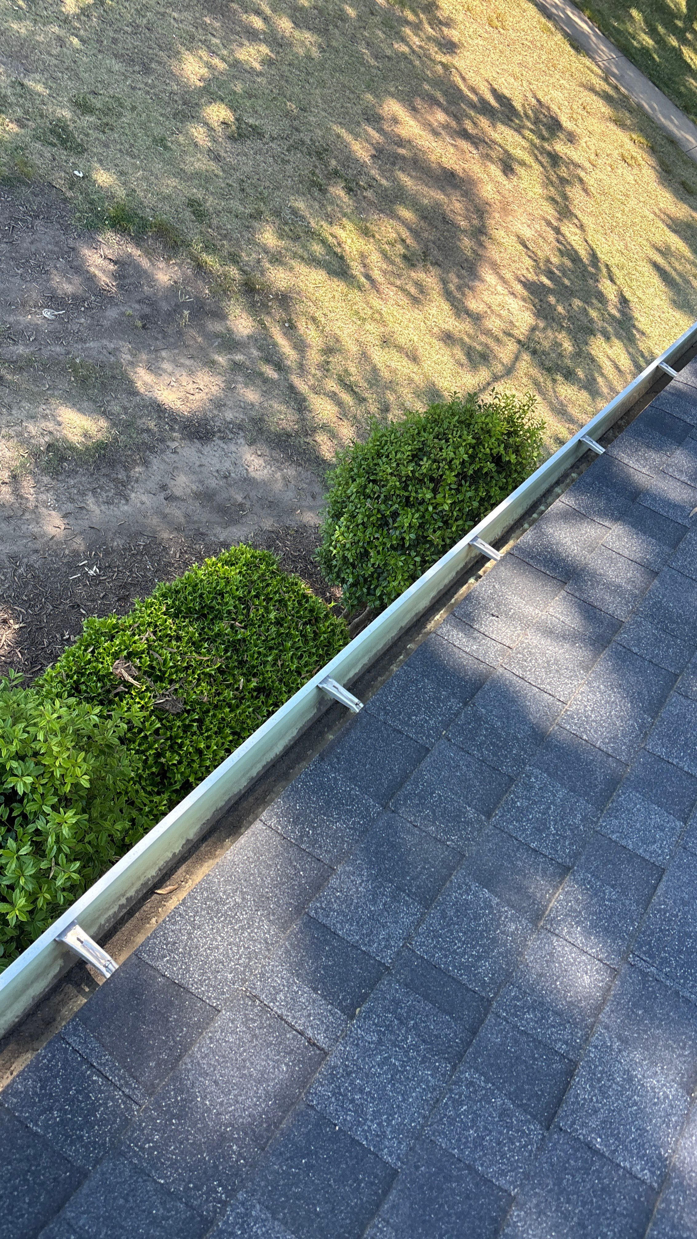 HOA gutter cleaning after photo.