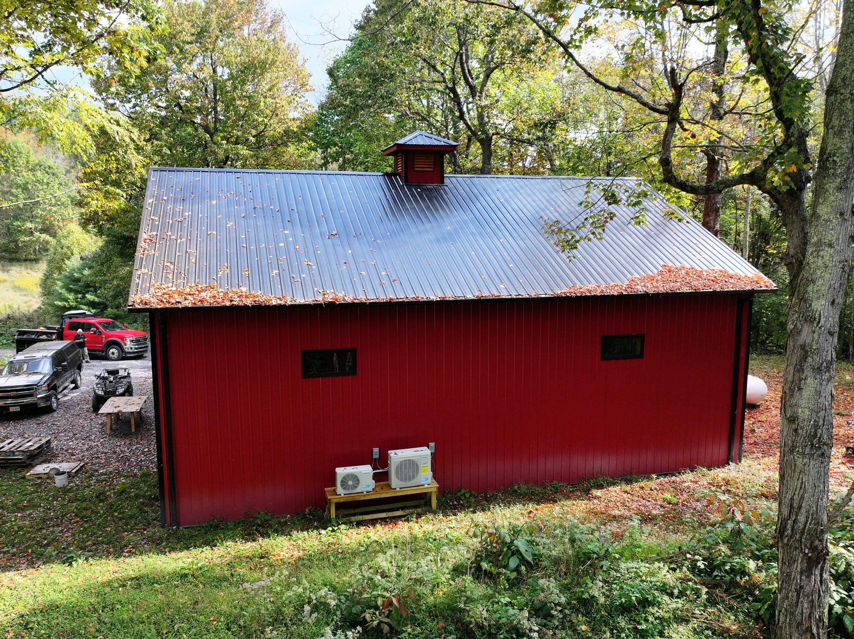 Brodour Barndominium by Omnia Roofing