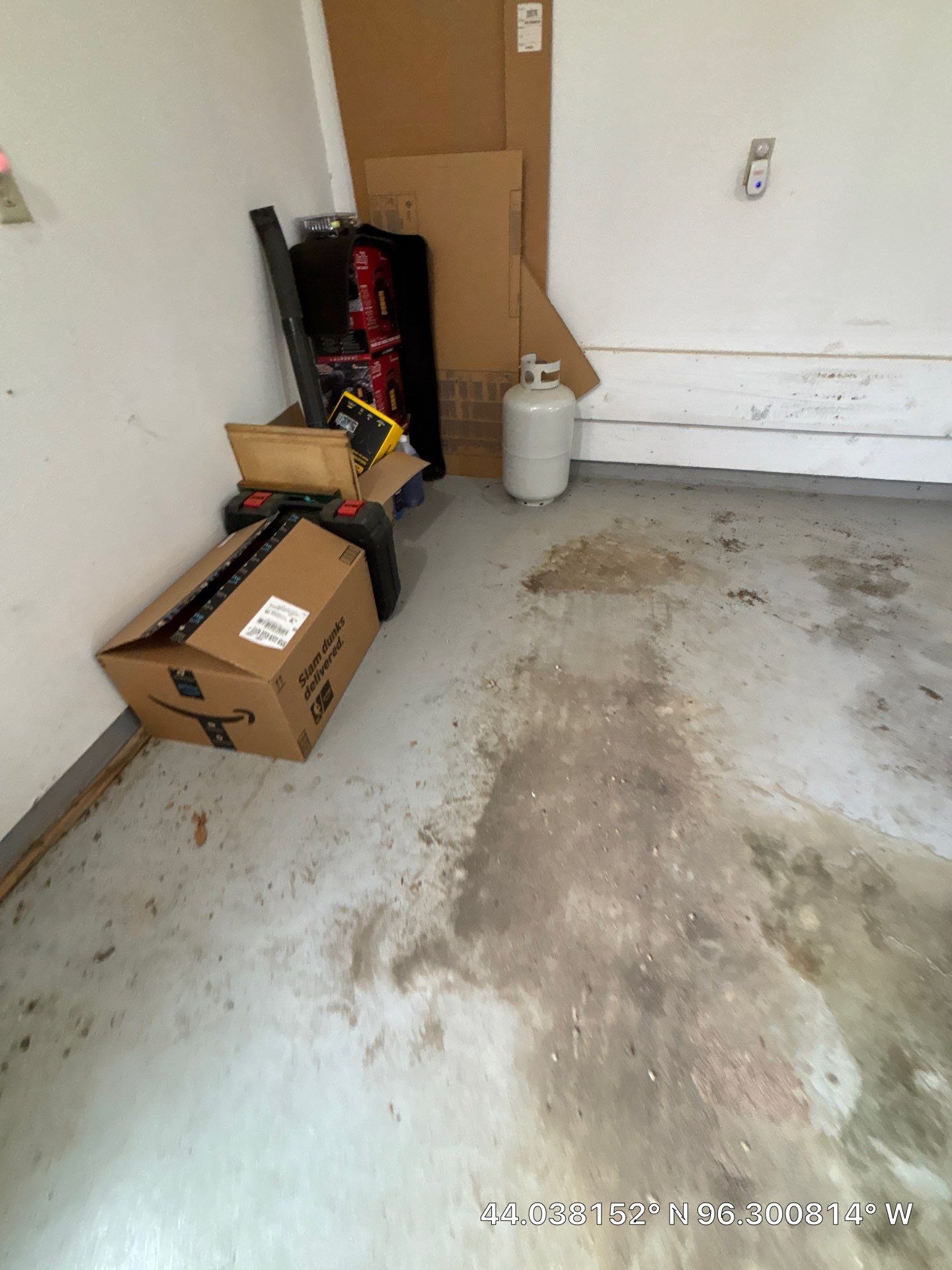 Custom Polyaspartic Garage Floor and Stairwell Coating in Pipestone by Select Painting, Coatings & Garage Cabinets