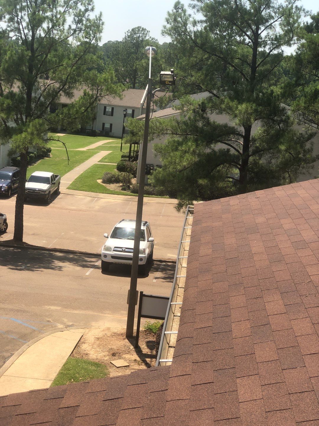Commercial gutter cleaning Mississippi  after photo with clean gutters