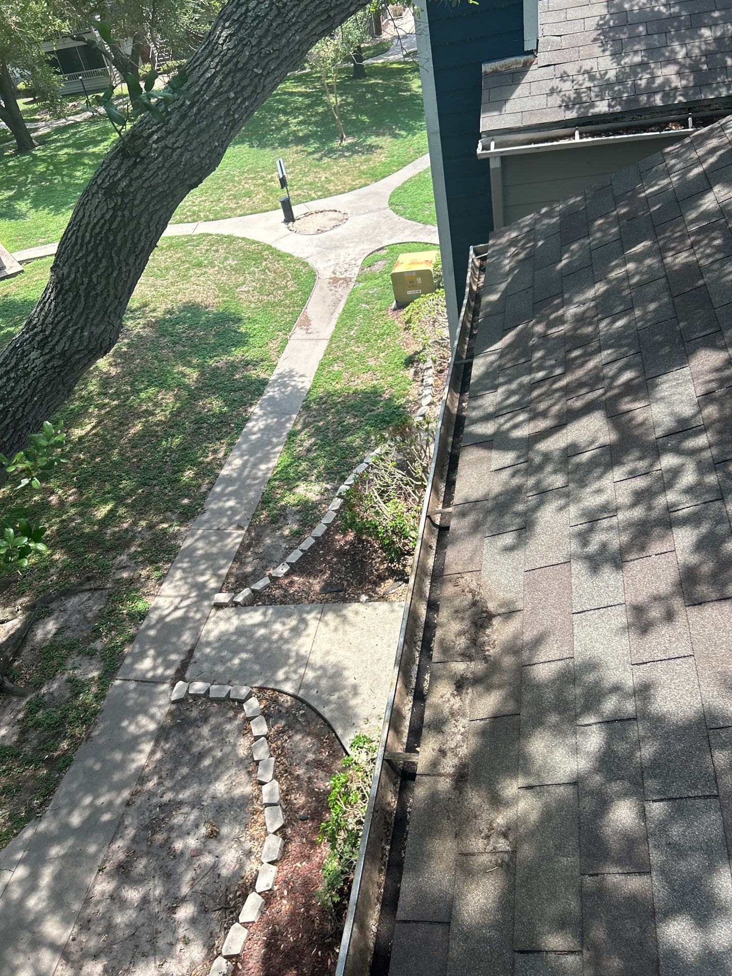 Commercial gutter cleaning Corpus Christi, TX after photo with clean gutters