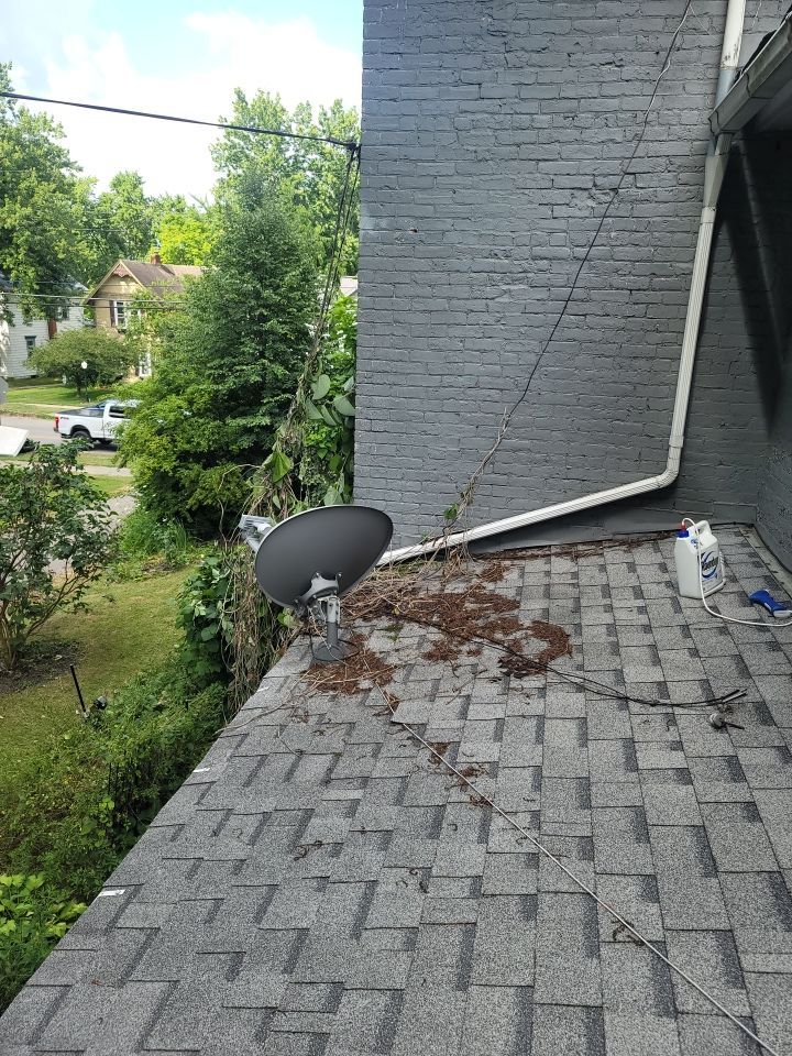 ATLAS PINNACLE COLOR: MAJESTIC SHAKE DRIP EDGE: WHITE by Eagle Eye Roofing