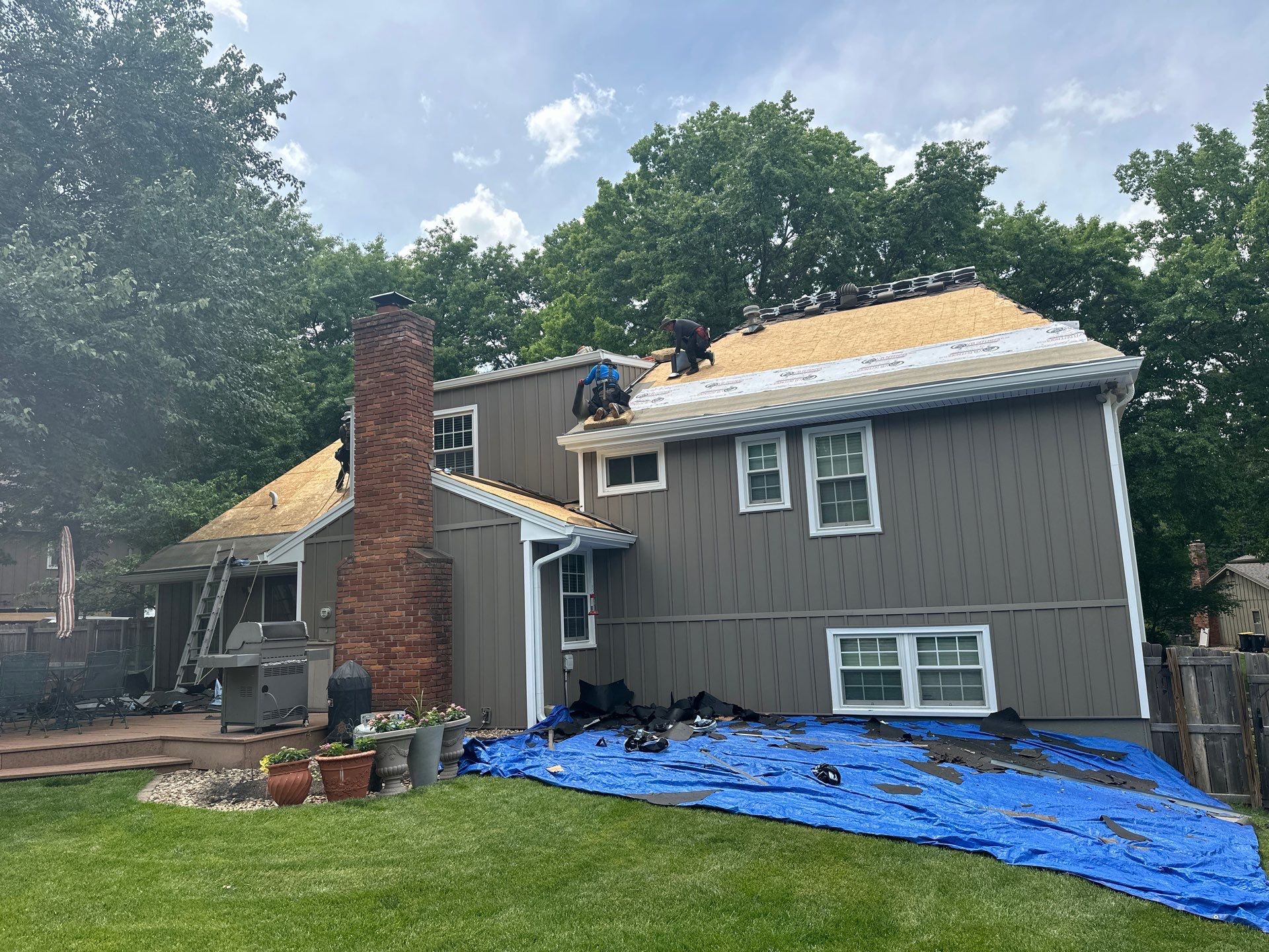 Complete Kansas City Exterior Remodel With IKO Roofing and Craneboard Siding by EEC Windows, Siding & Roofing