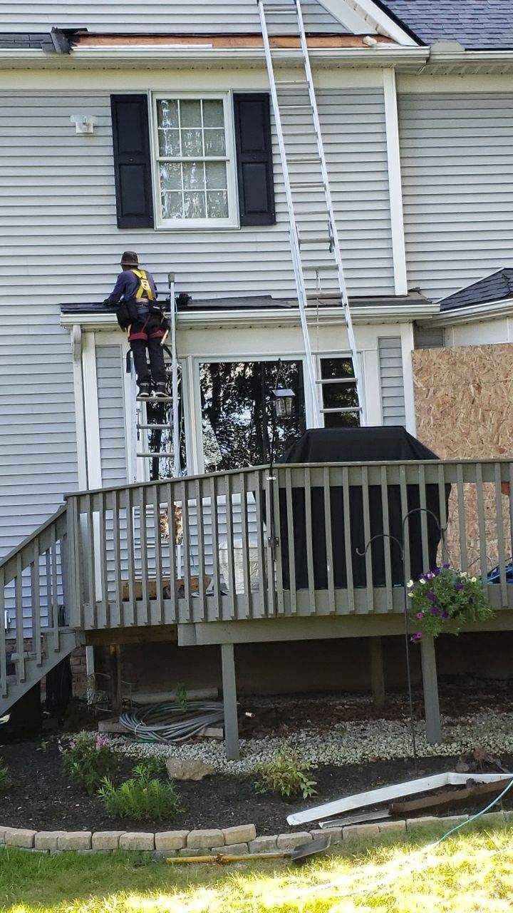 Brand: Atlas Pinnacle Color: Pristine Socthgard Pewter Drip: Black by Eagle Eye Roofing