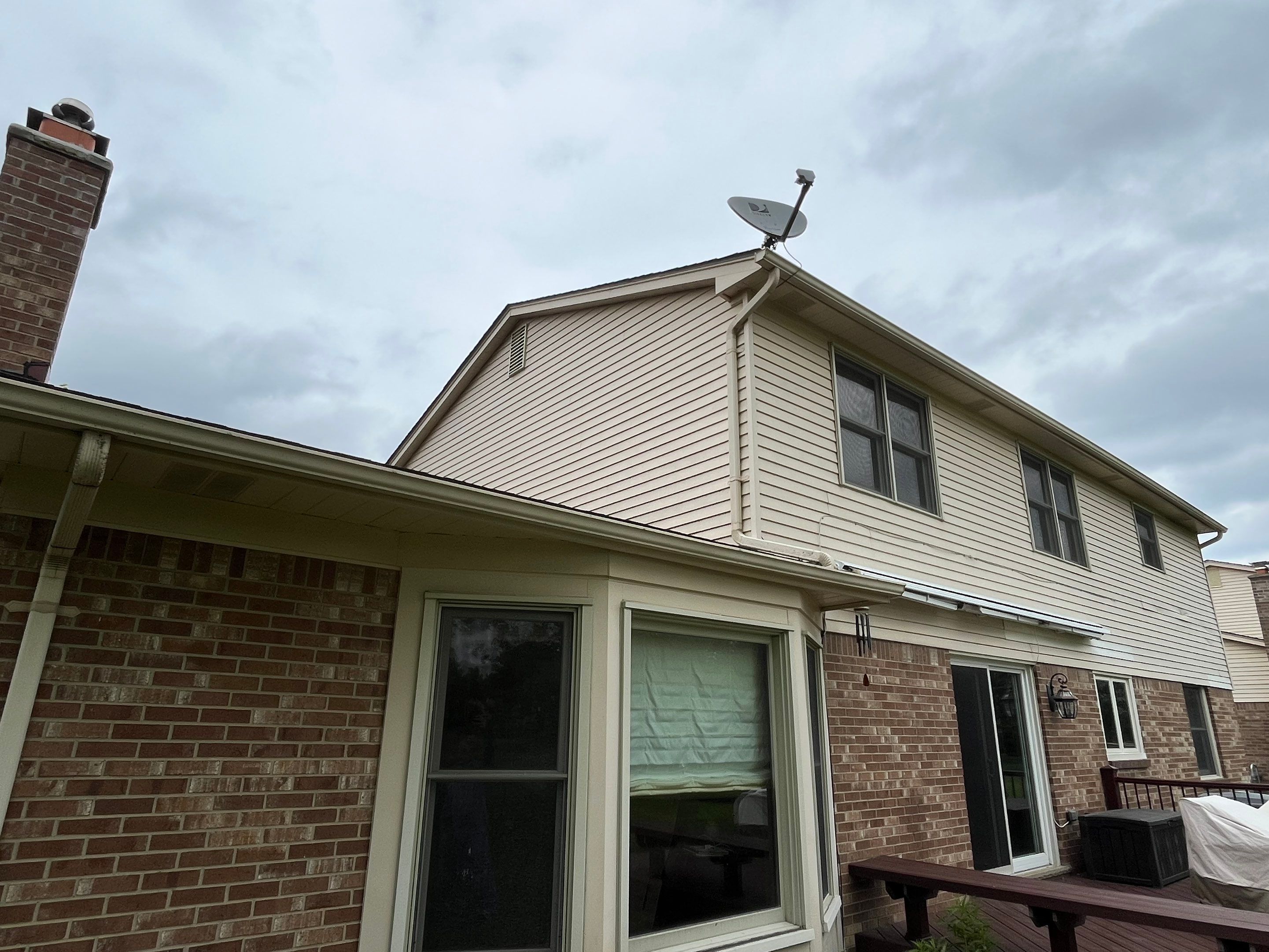 Siding Replacement using Alside S7 Cedar Mill Grain Pebble by 180 Contractors