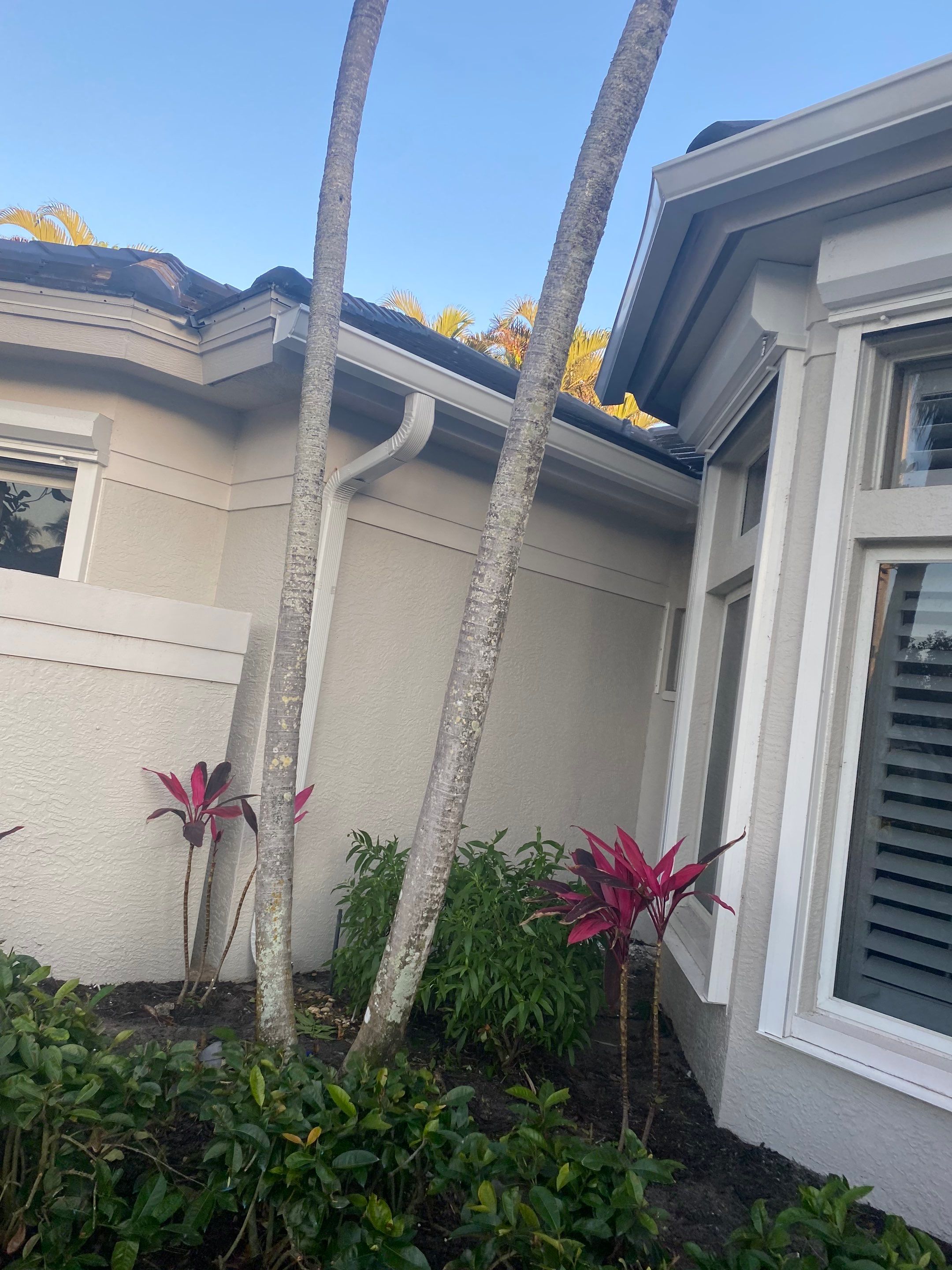 7-Inch Seamless Gutters for Luxury Homes in Naples FL by Gutter Professors
