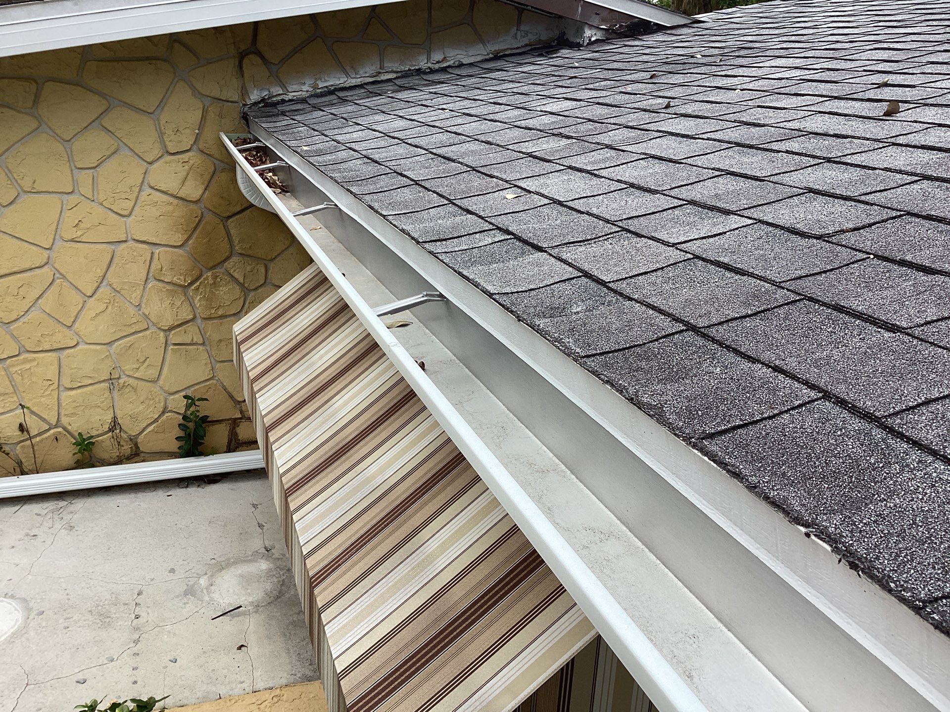 Aluminum Seamless Gutters and new Splash Guard Gutters in Fort Myers by Gutter Professors