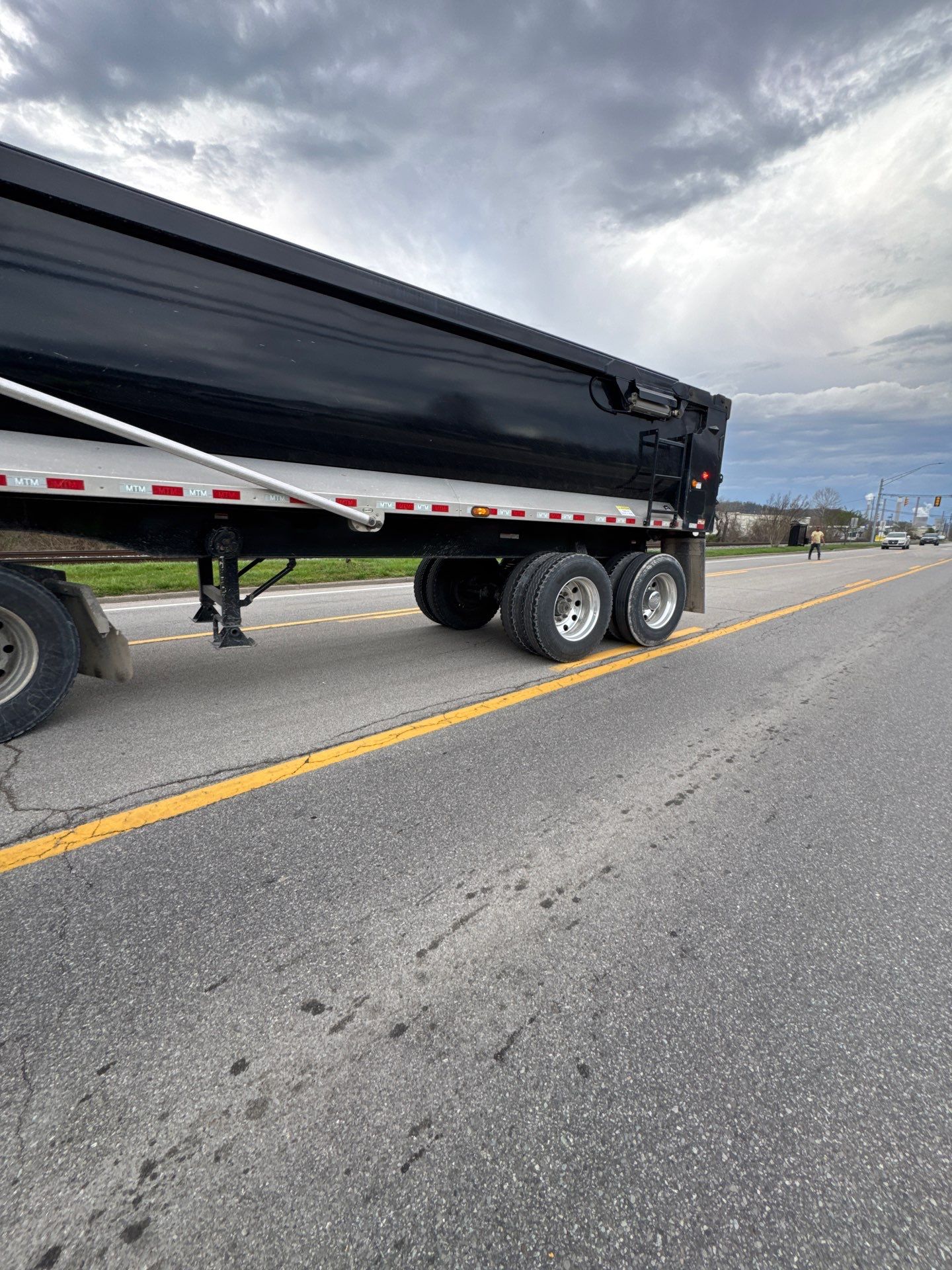 Project in Nitro, WV 	Rotator Crane Lifts Tree Off House | Nitro WV 	•	One Wrong Move Job | Rotator Crane Tree Removal 	•	Heavy Rescue Tree Job | Nitro WV 	•	Extreme Tree Removal Over Home | Nitro WV by Jones Empire LLC