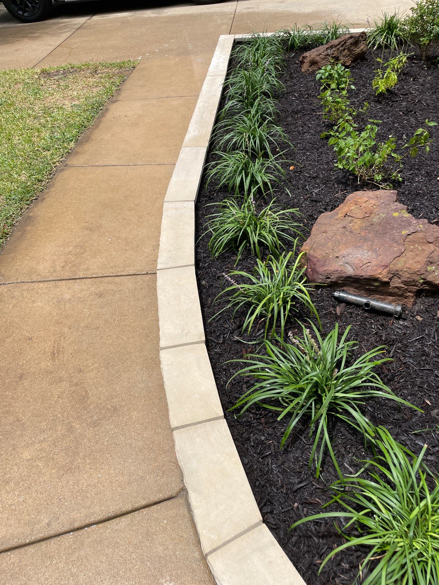 Paver Walkway, Chop Rock with Flagstone Cap by Peterson’s