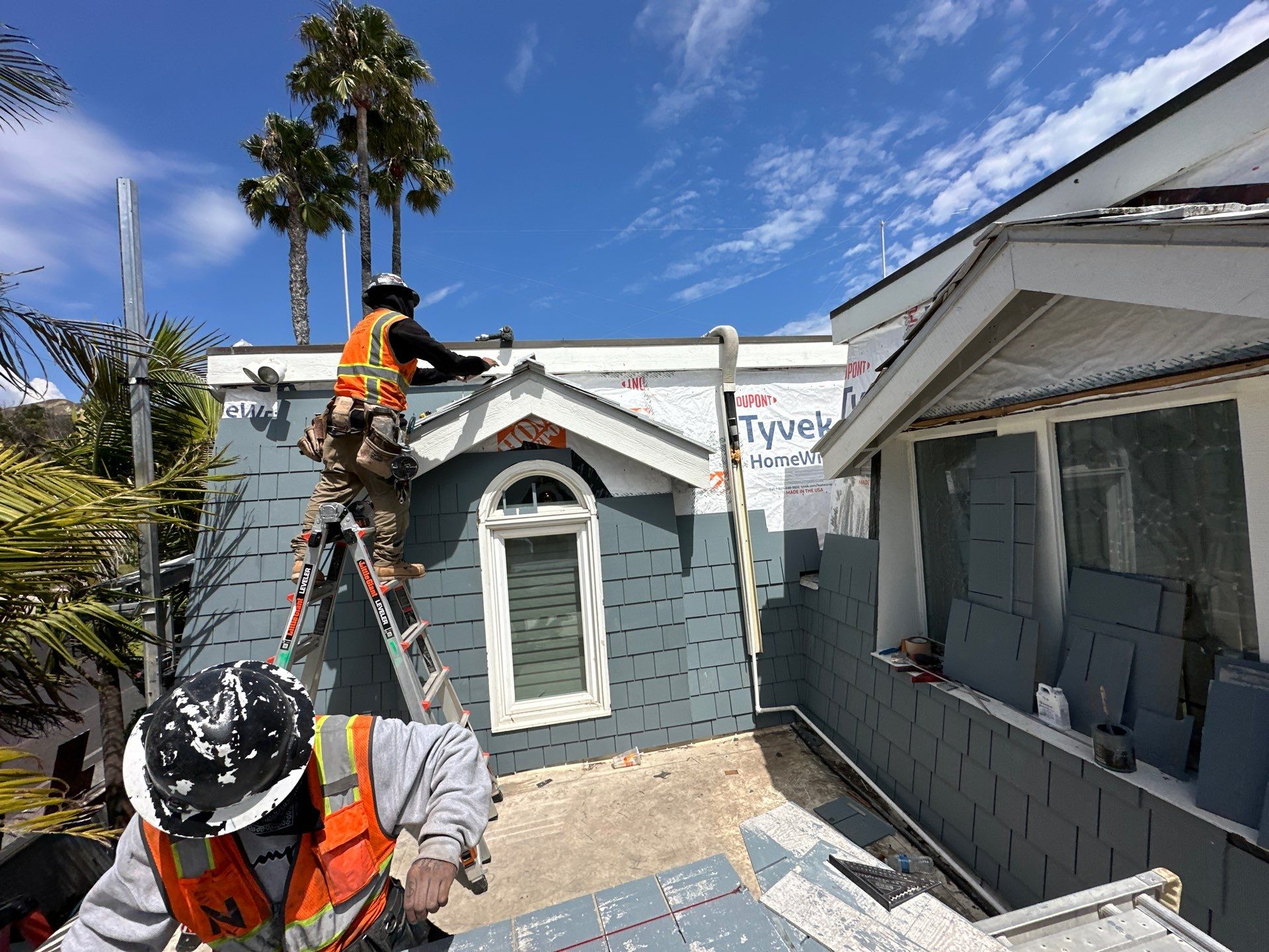 Pre-finish shingles by New Era Siding Inc 