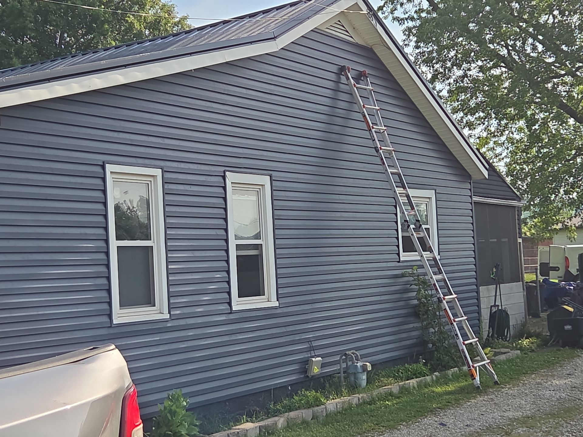 Complete Vinyl Siding Replacement in Huntington by Mr. Roofer