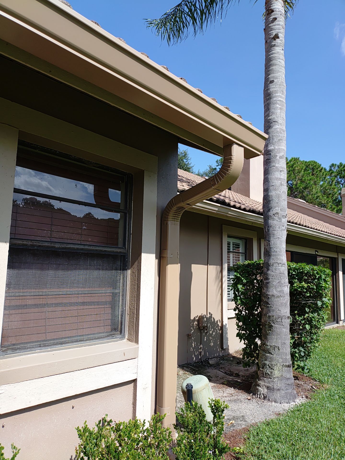 Replace gutter using Gutter Guards, Seamless Gutters, New Downspouts in Palm Harbor FL by Gutter Professors