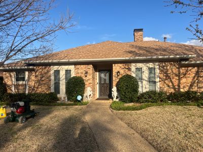 Medium brown brick with Tamko Rustic Cedar