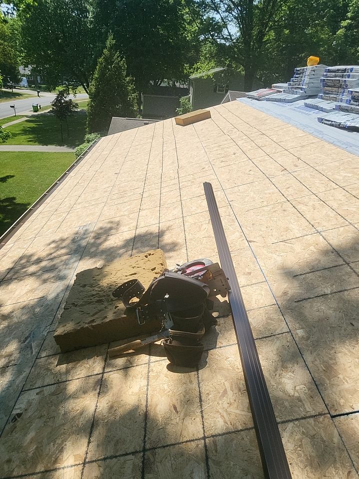 ATLAS PINNACLE COLOR: COASTAL GRANITE by Eagle Eye Roofing