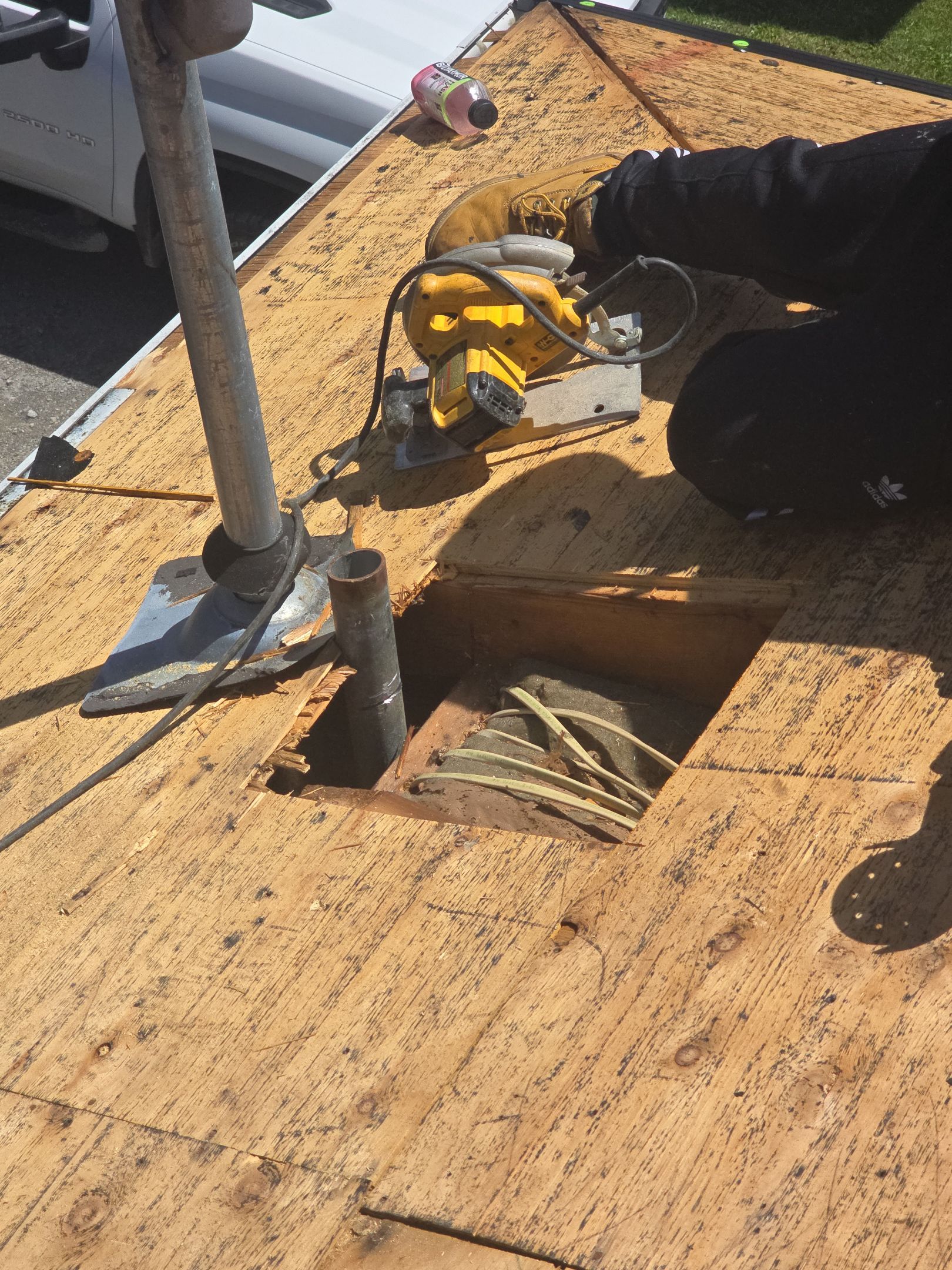 Residential Roofing Installation using GAF Timberline HDZ Charcoal by Rainstoppers Roofing