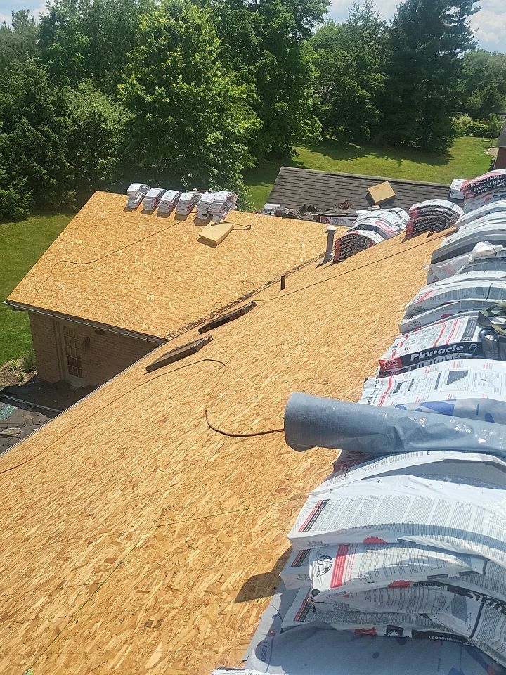 ATLAS PINNACLE COLOR: WEATHERED SHADOW by Eagle Eye Roofing